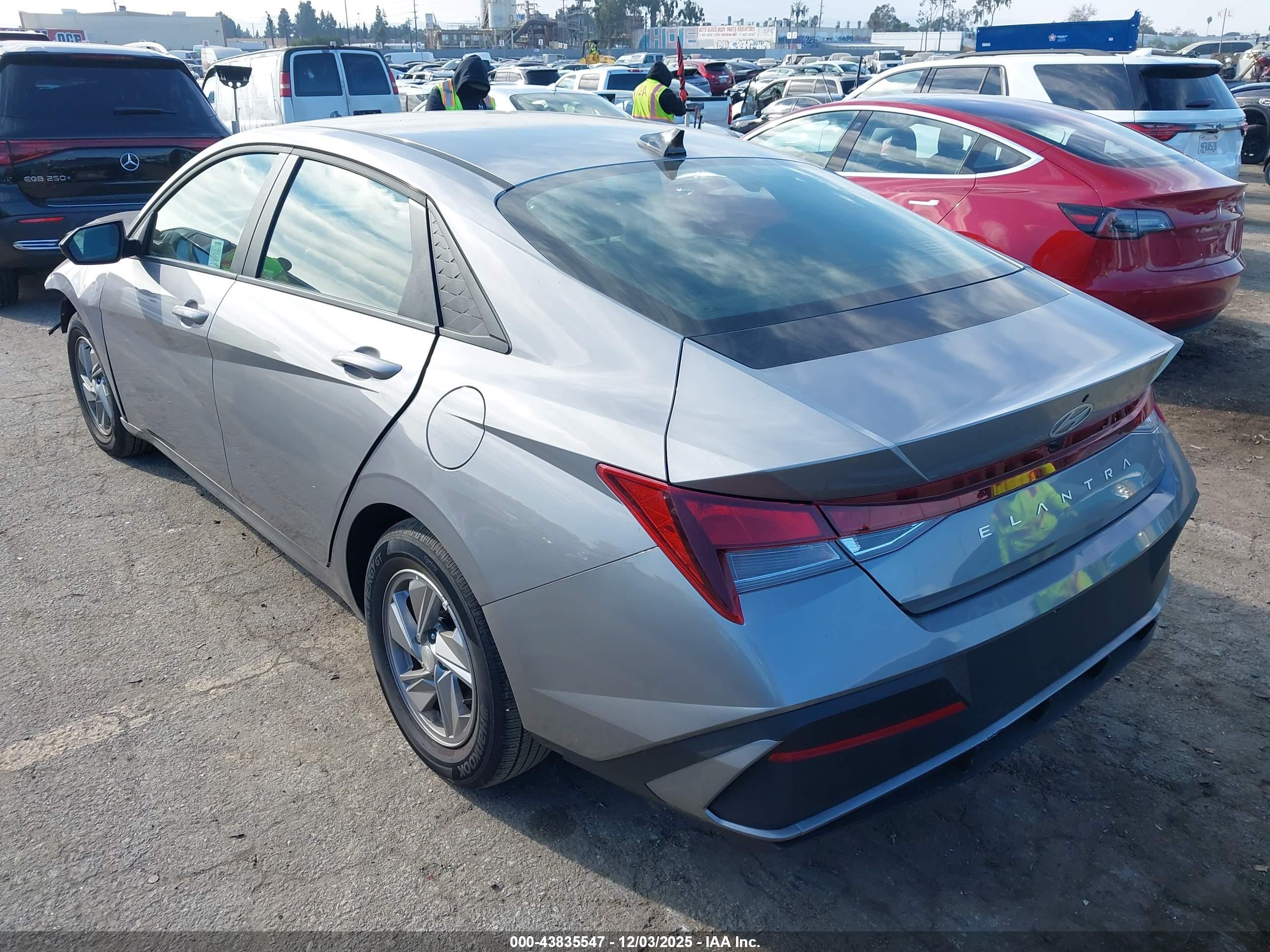 HYUNDAI ELANTRA image 3