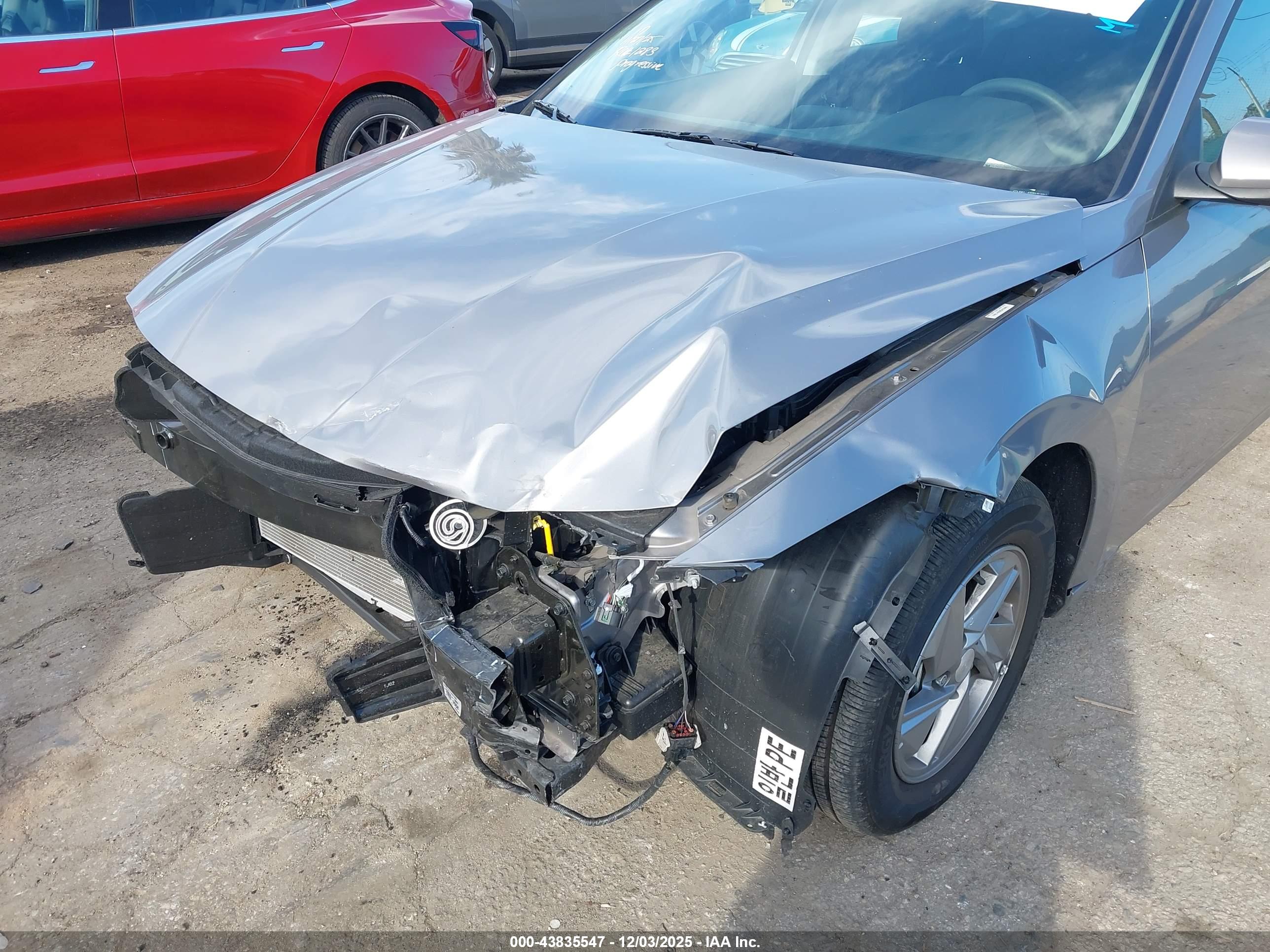 HYUNDAI ELANTRA image 6