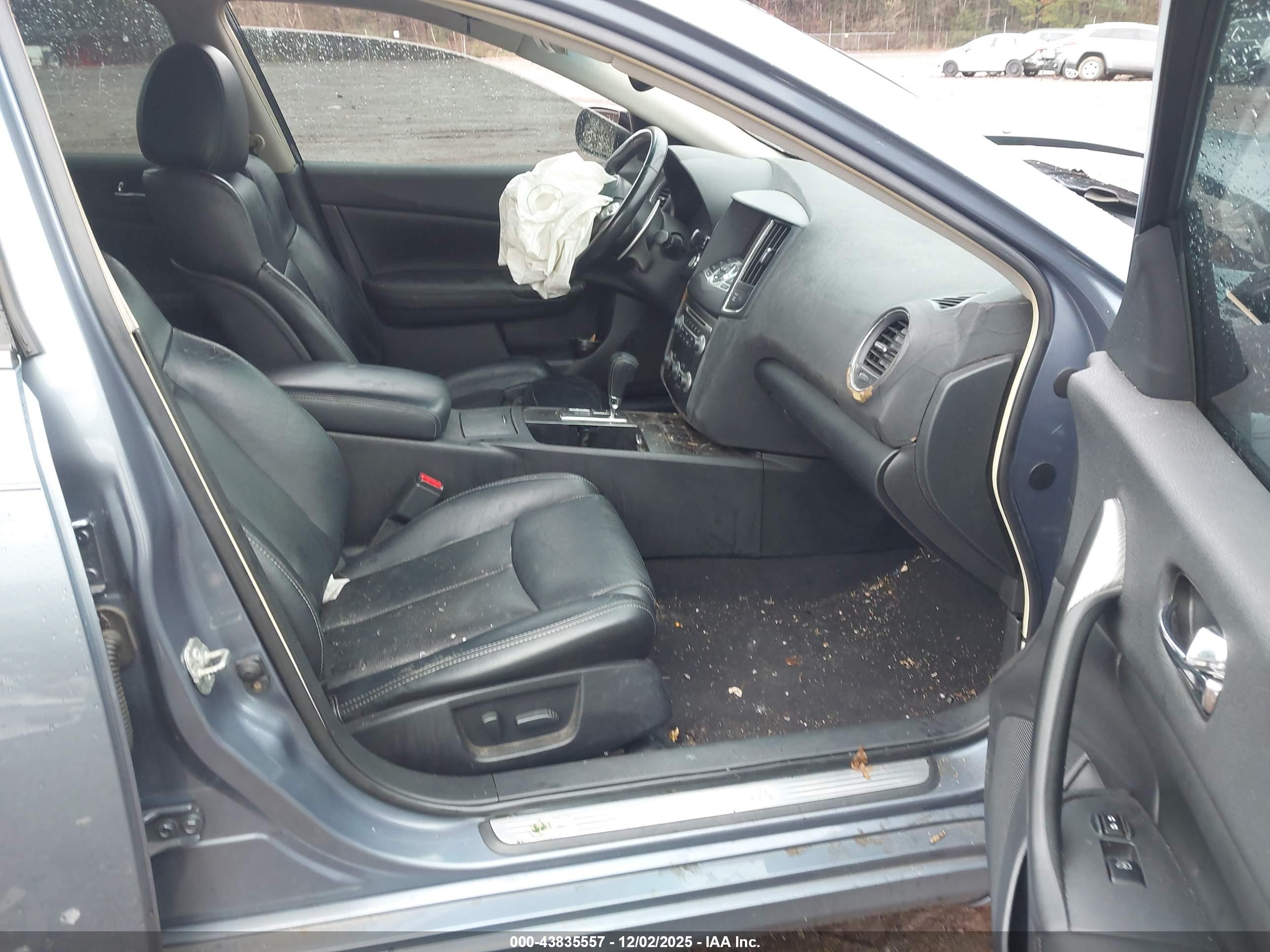 NISSAN MAXIMA image 5