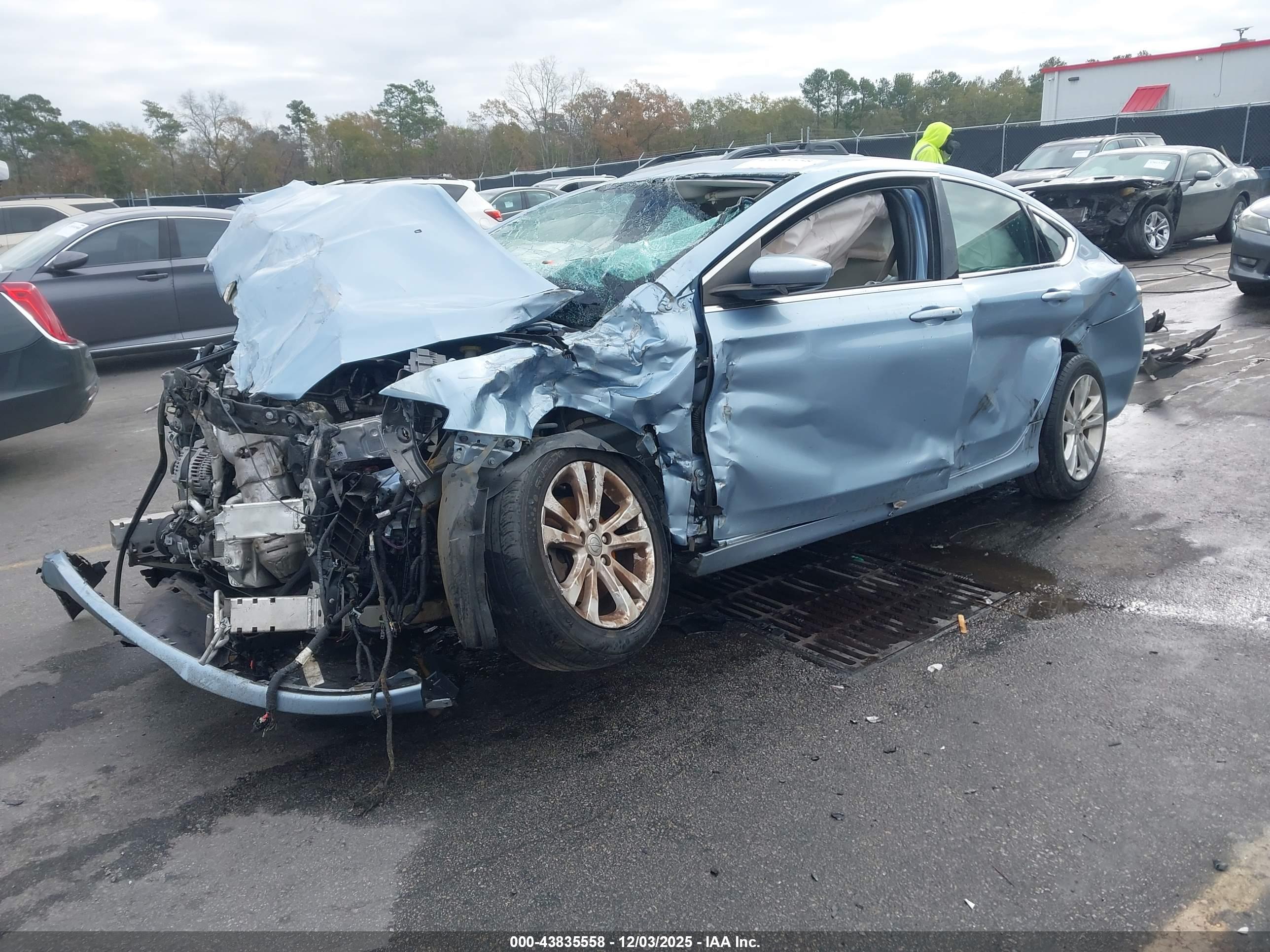 CHRYSLER 200 image 2