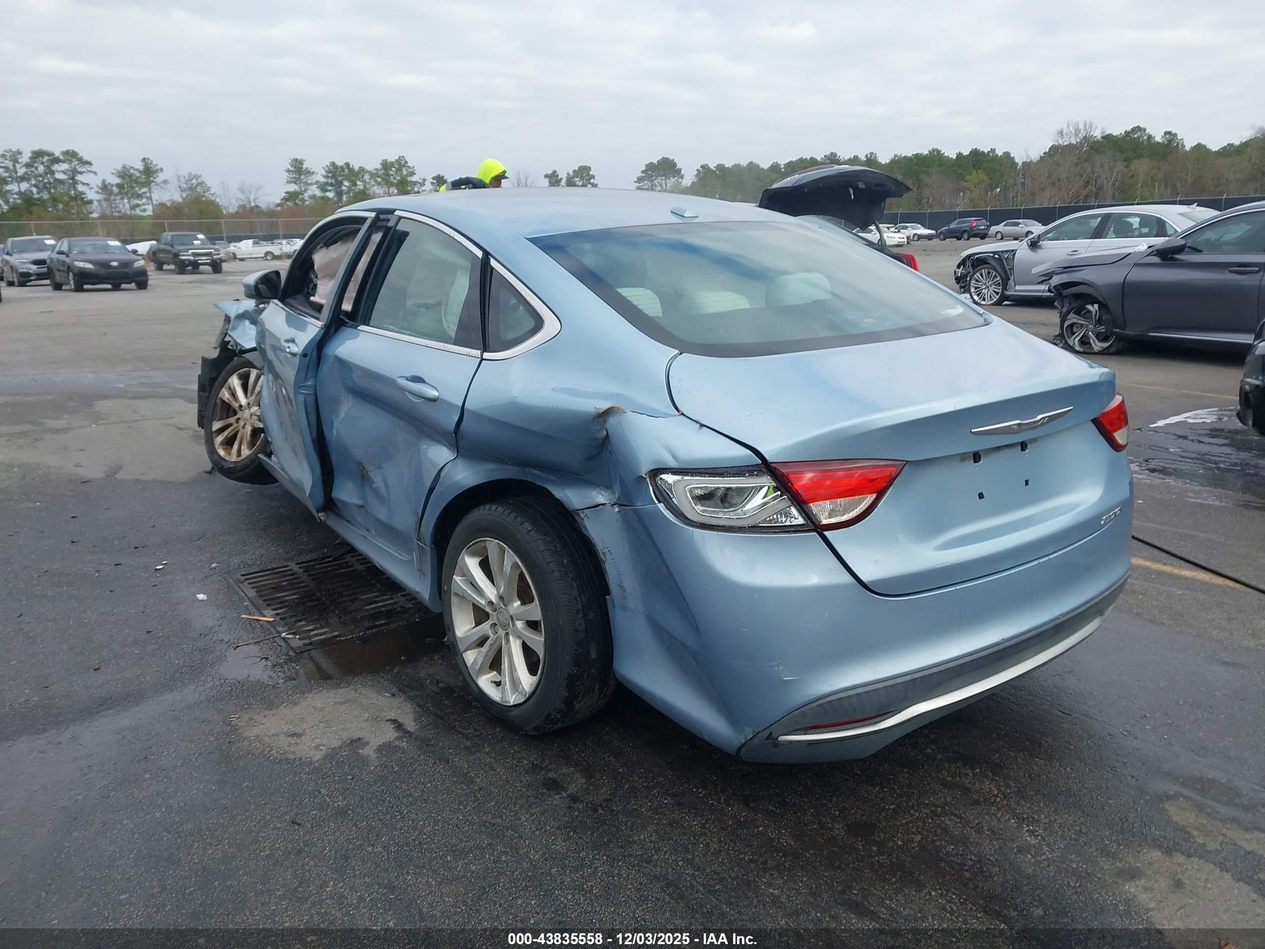 CHRYSLER 200 image 3