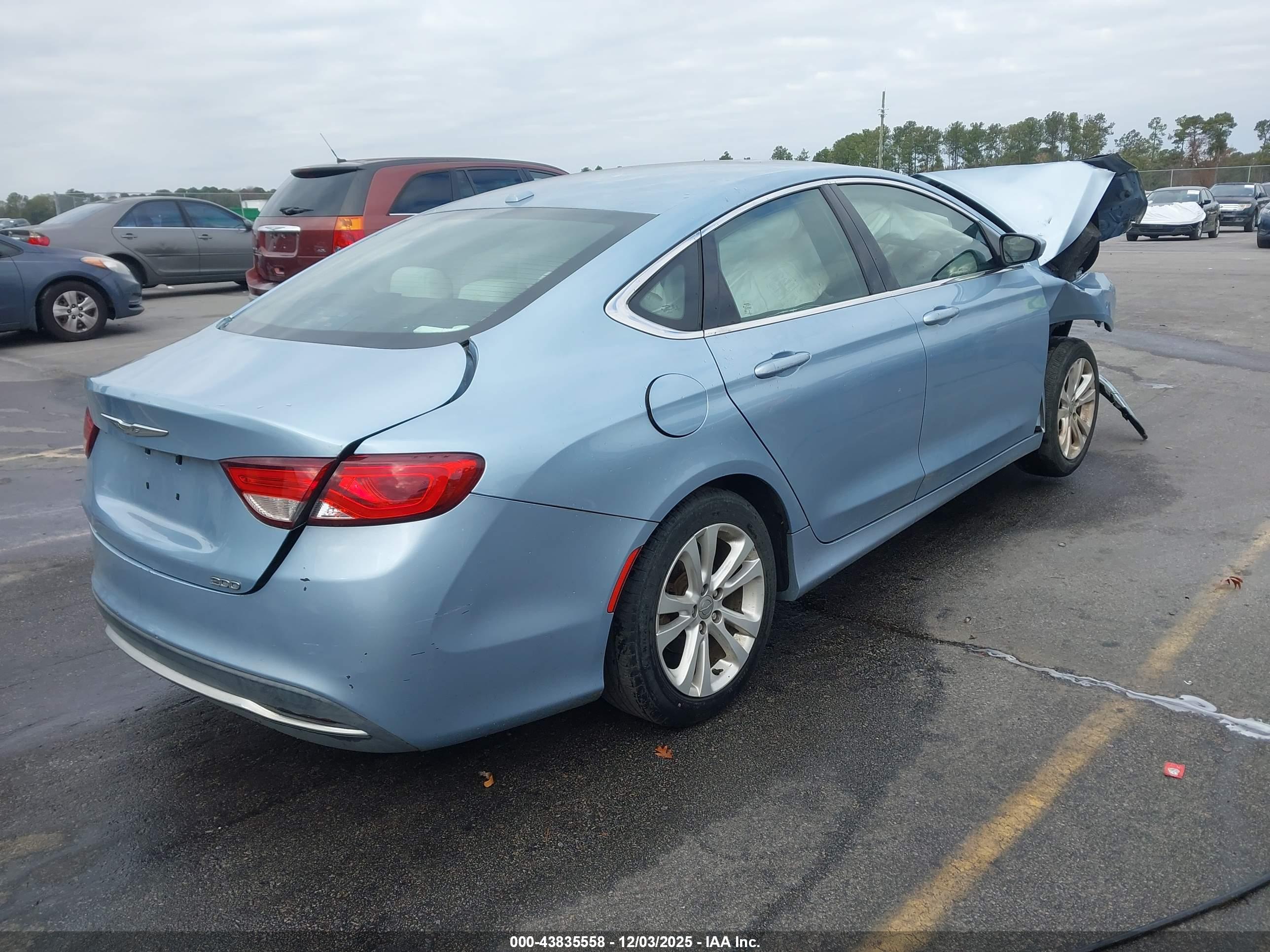 CHRYSLER 200 image 4