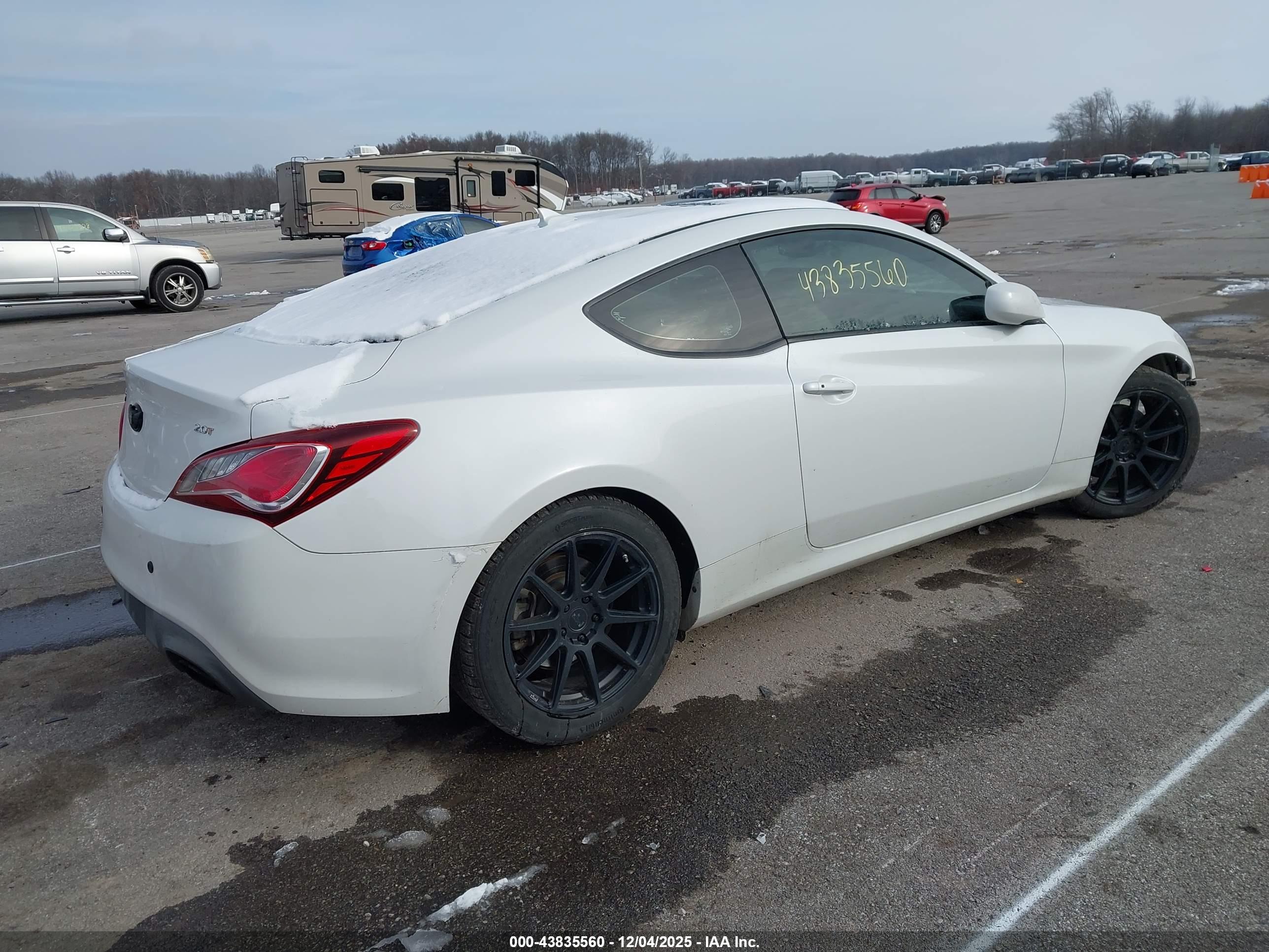 HYUNDAI GENESIS image 4