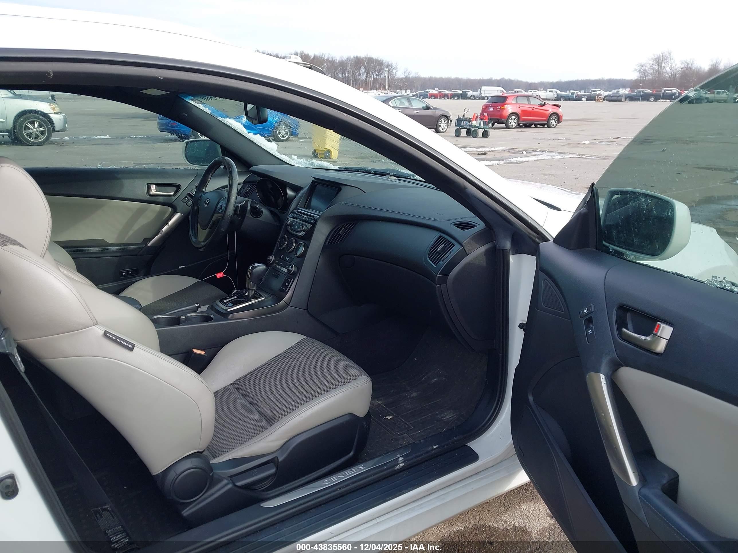 HYUNDAI GENESIS image 5