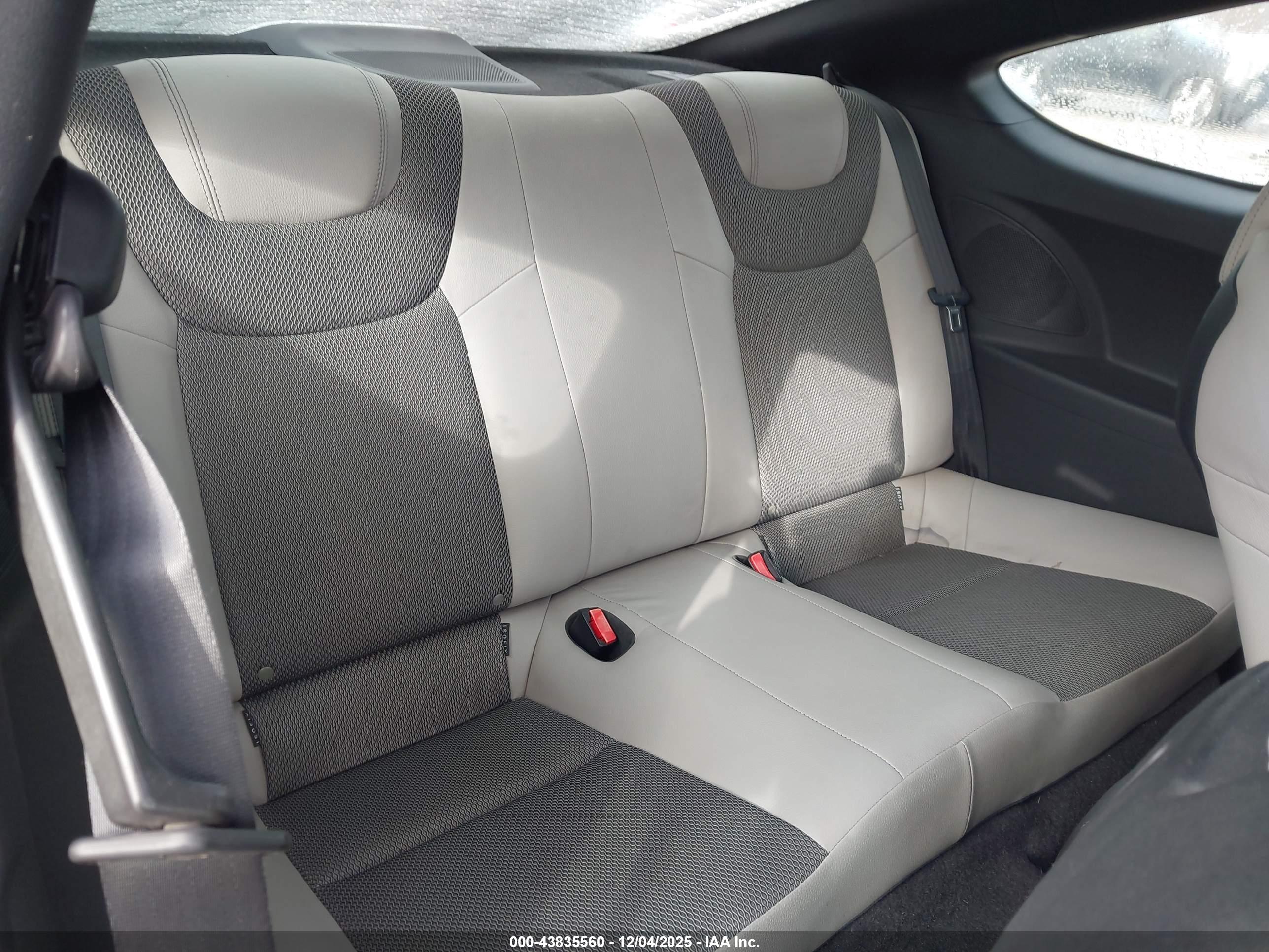 HYUNDAI GENESIS image 8
