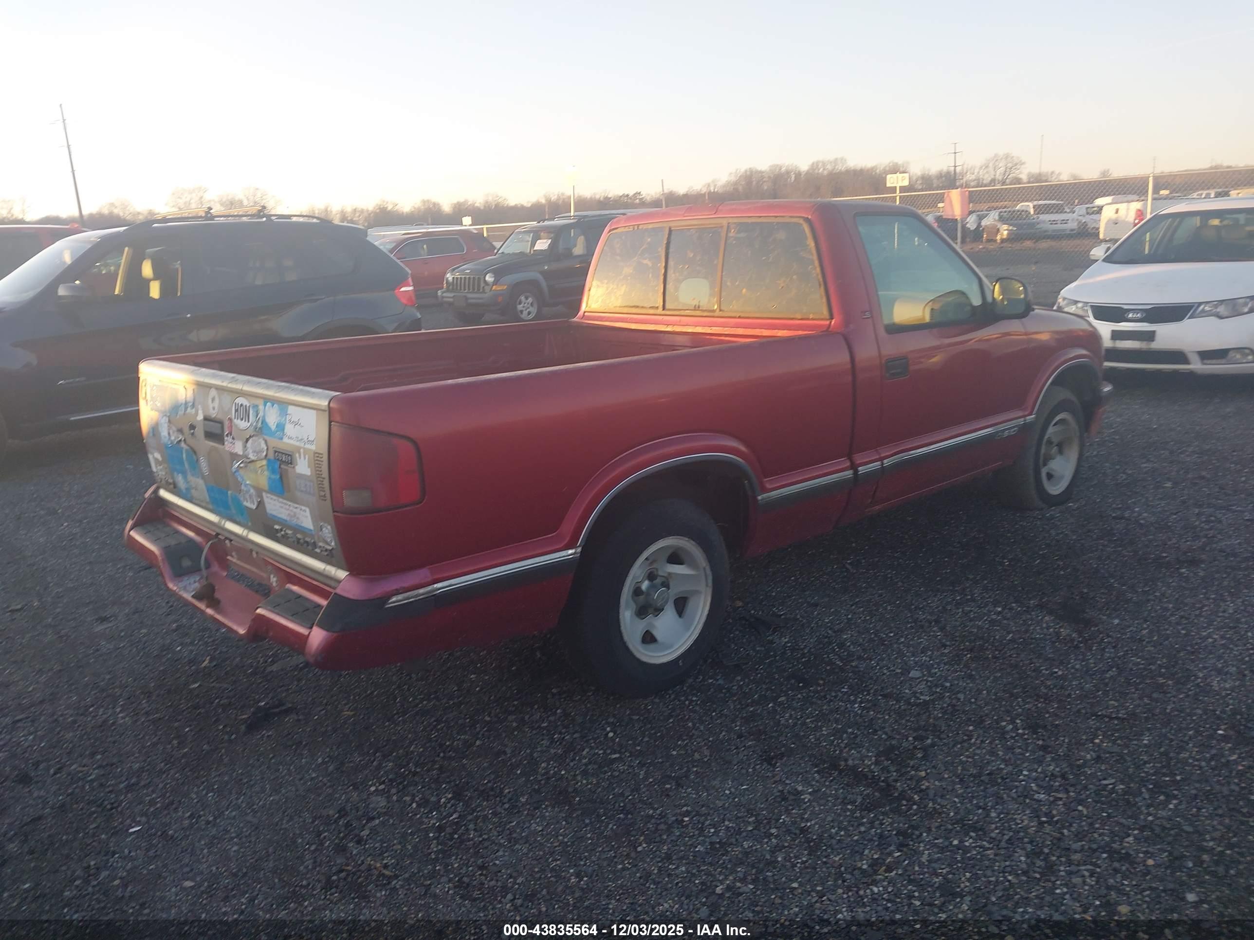 CHEVROLET S image 4
