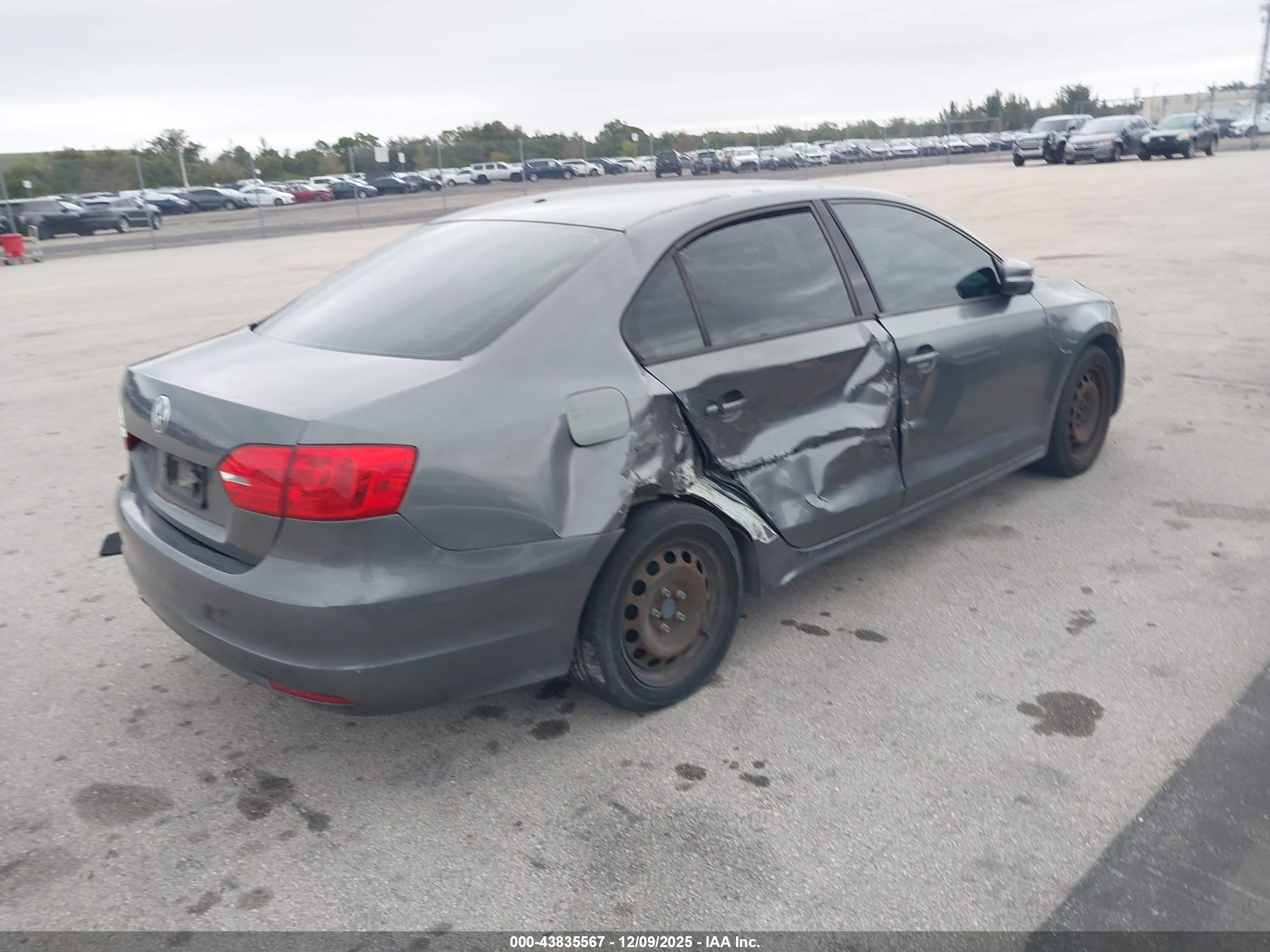VOLKSWAGEN JETTA image 4