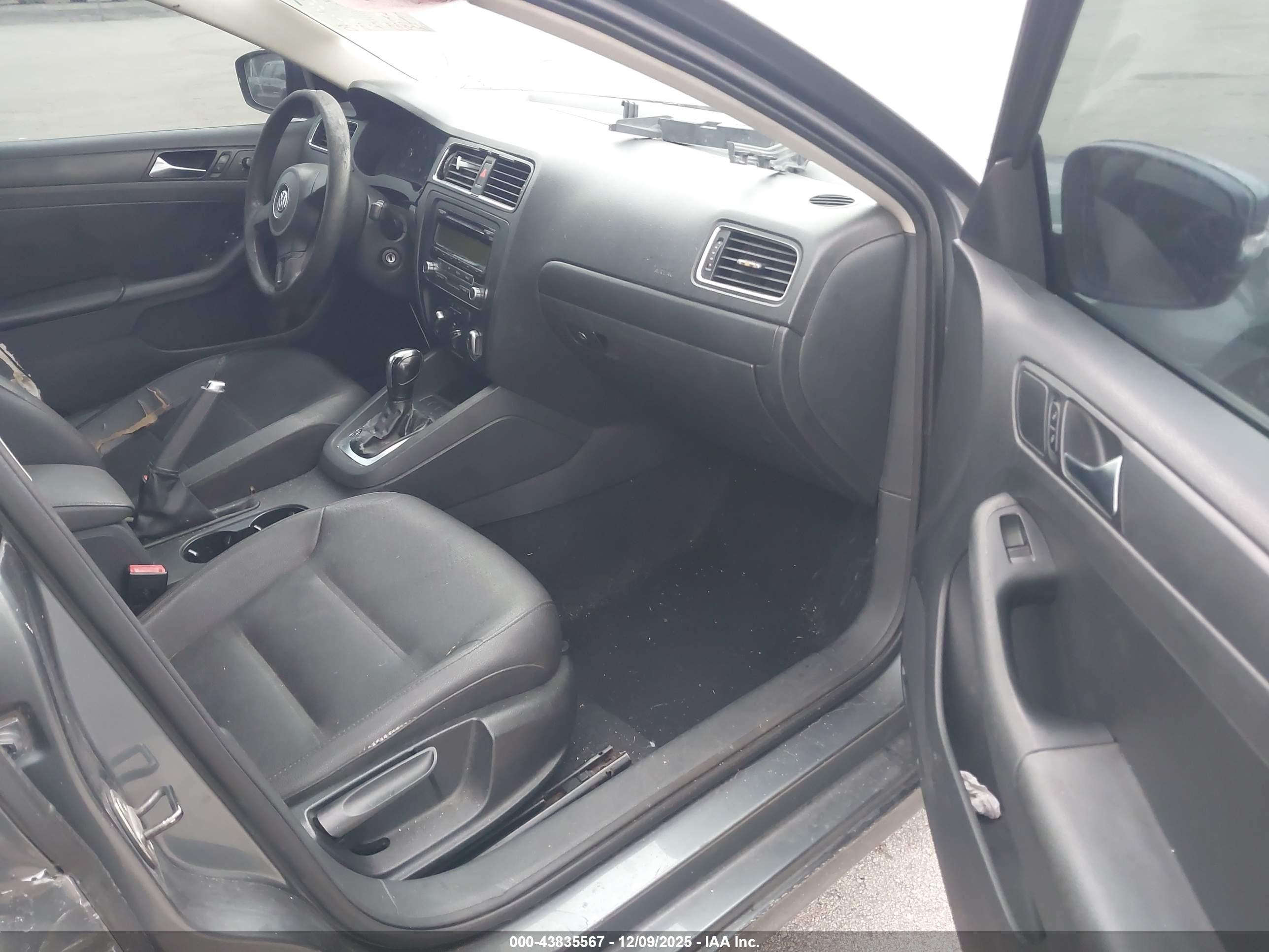 VOLKSWAGEN JETTA image 5