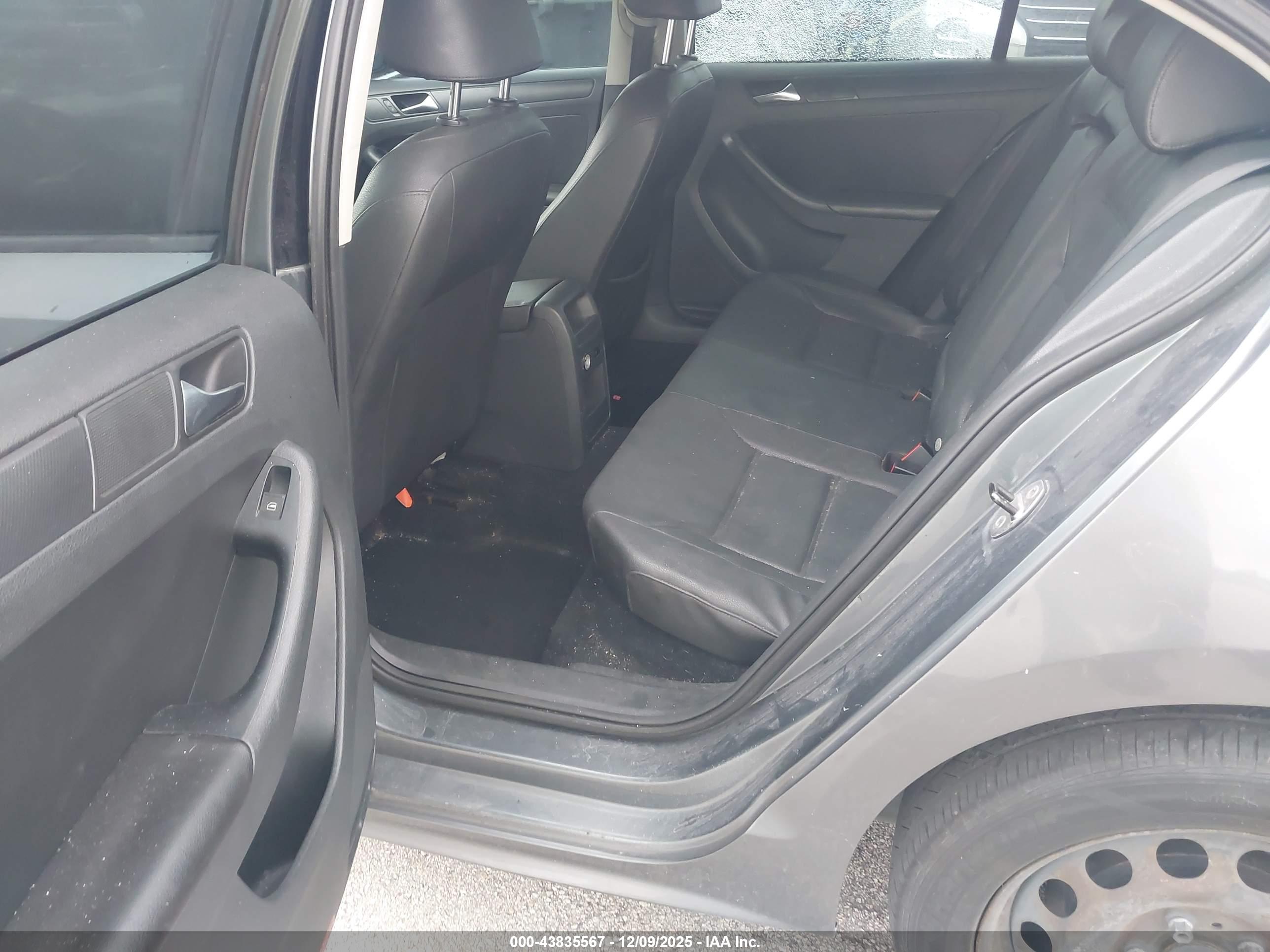 VOLKSWAGEN JETTA image 8