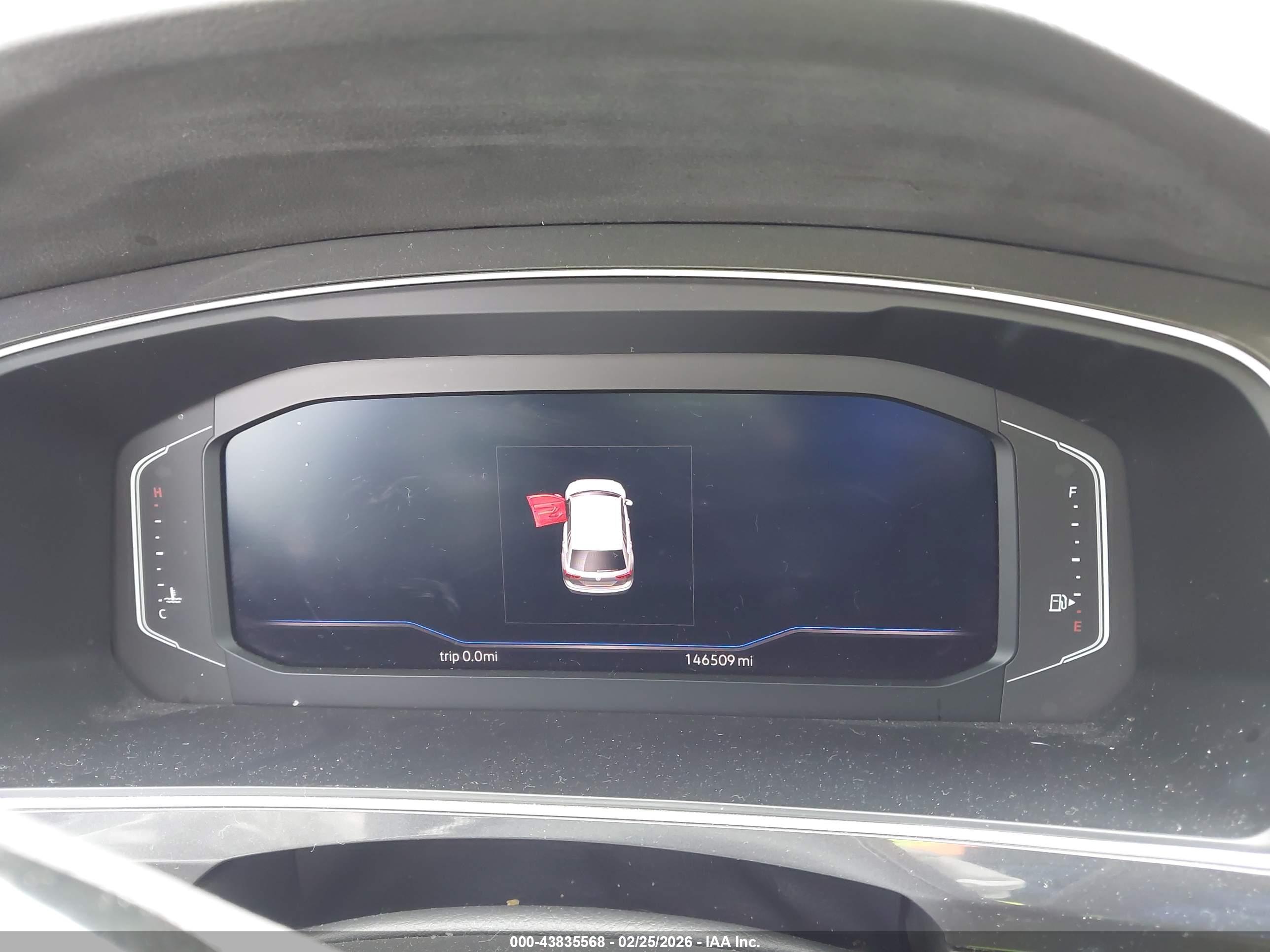 VOLKSWAGEN TIGUAN image 7