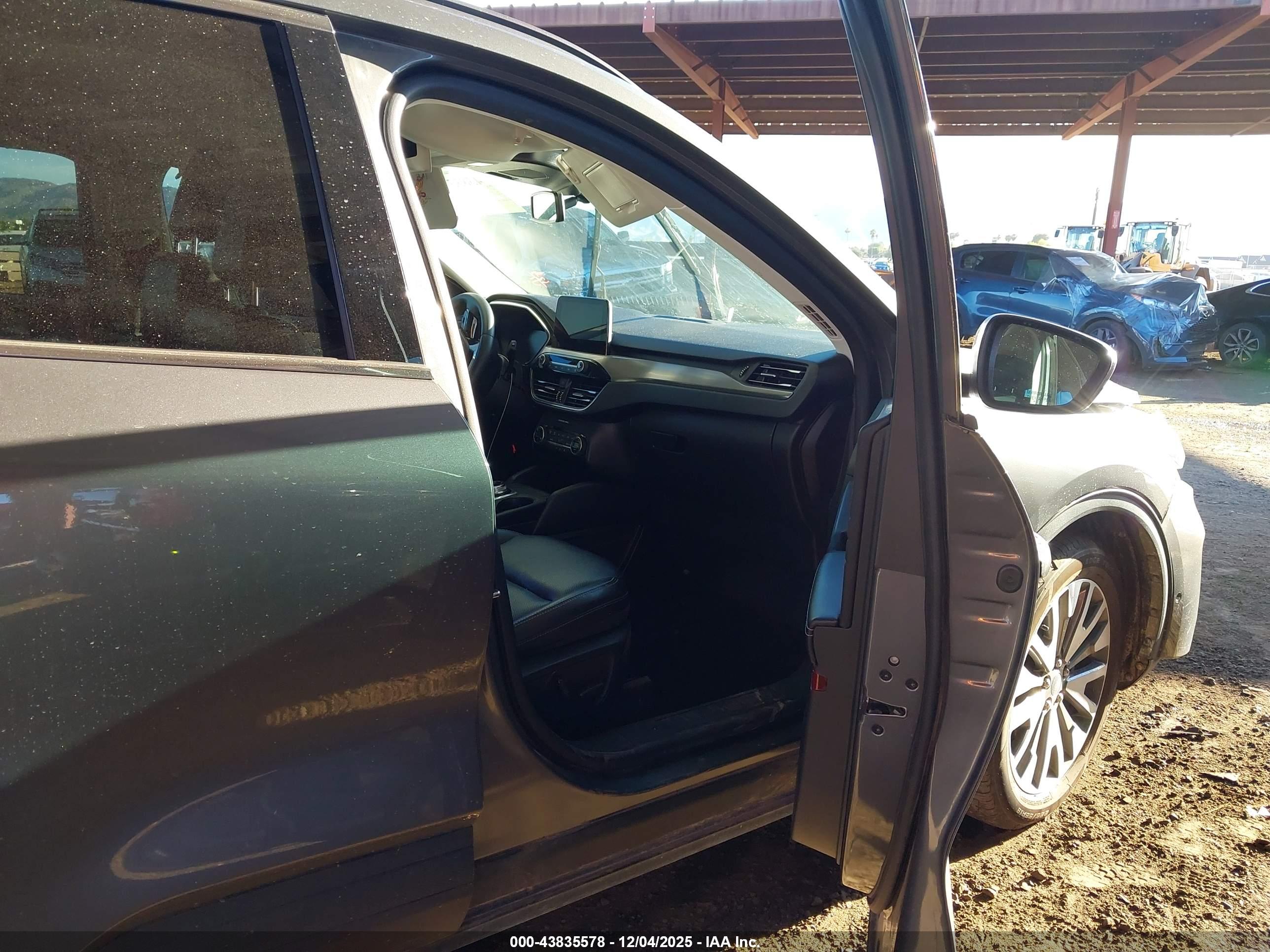 FORD ESCAPE image 5