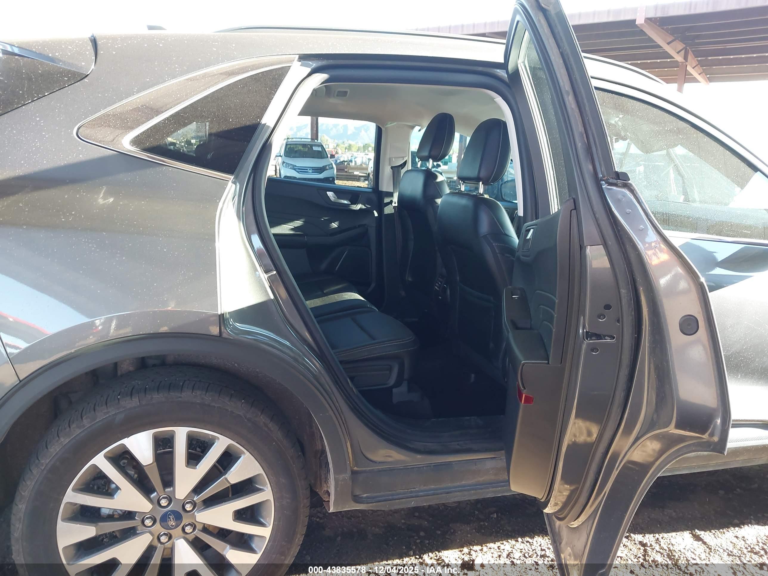 FORD ESCAPE image 8