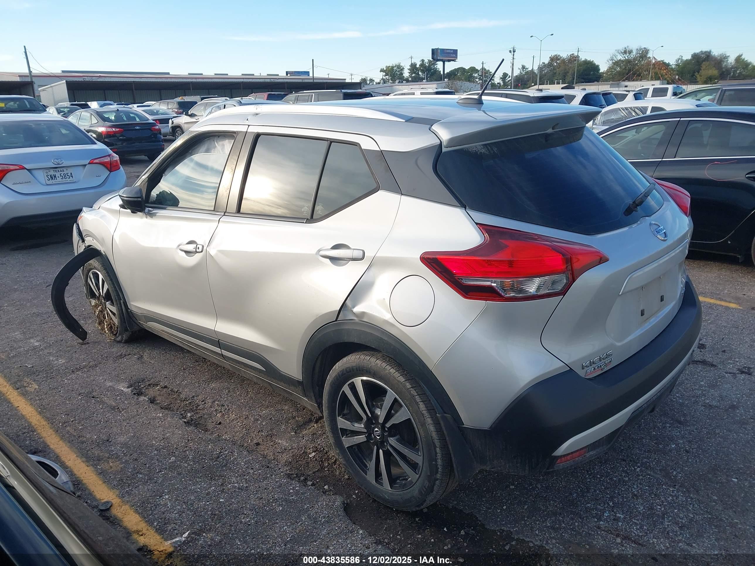 NISSAN KICKS image 3