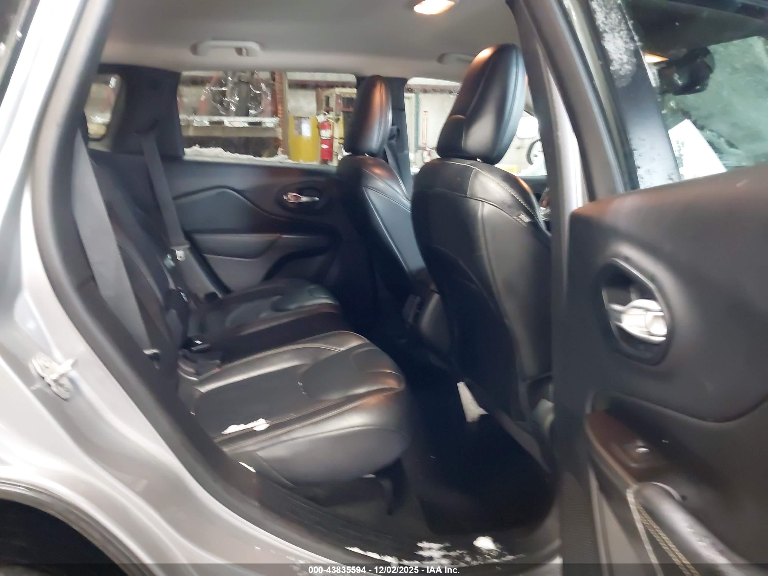 JEEP CHEROKEE image 8