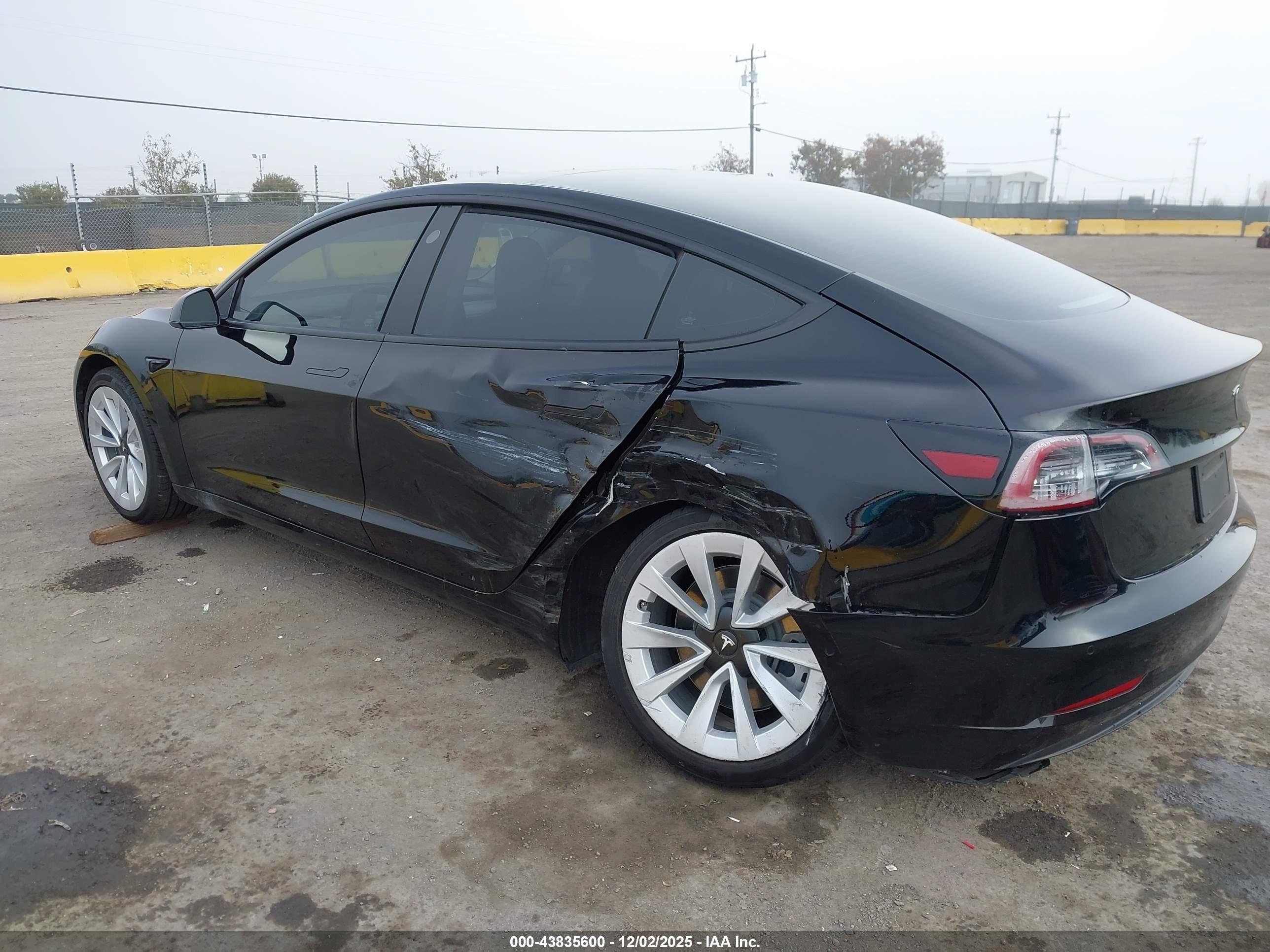 TESLA MODEL image 3