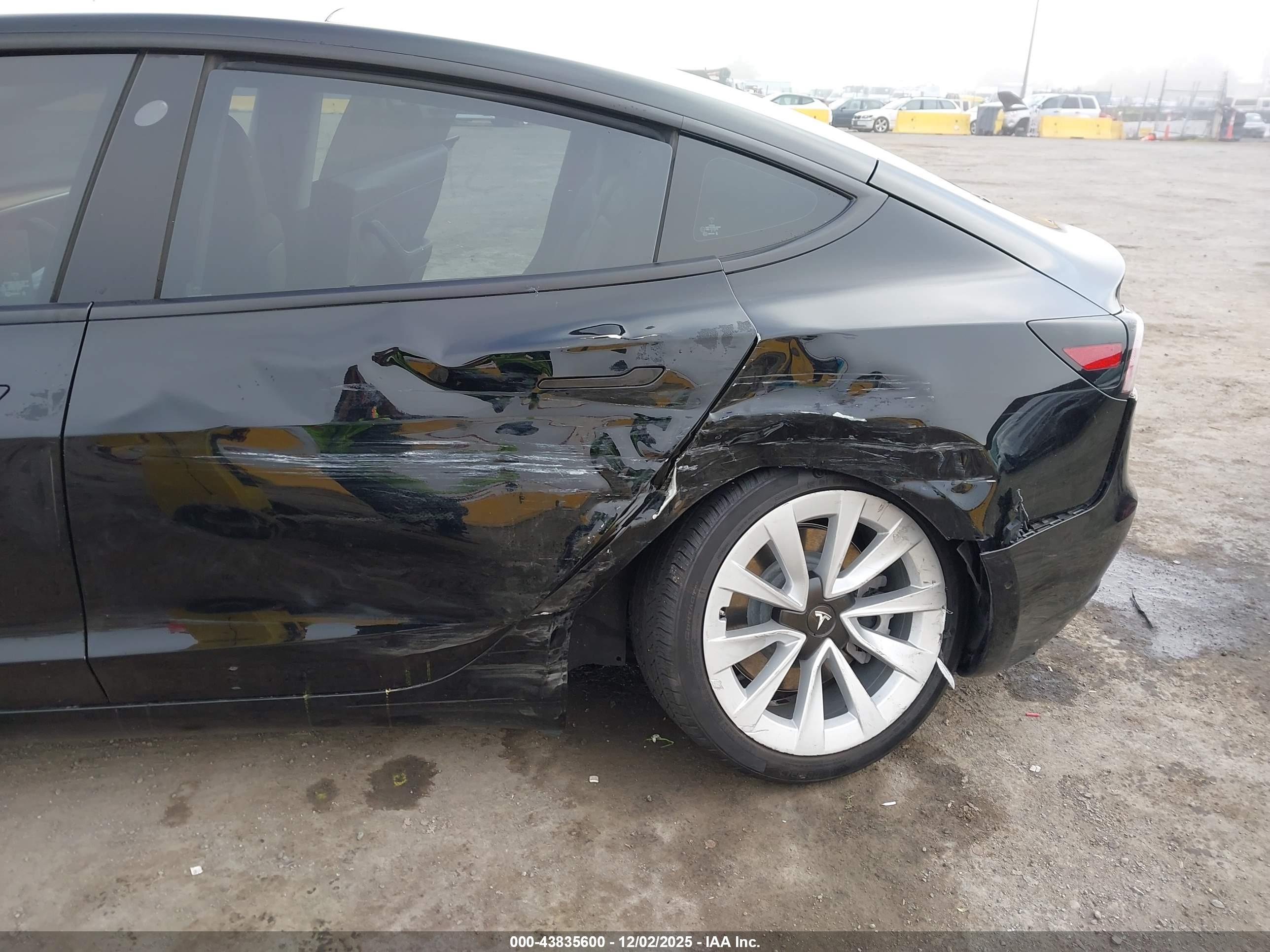 TESLA MODEL image 6