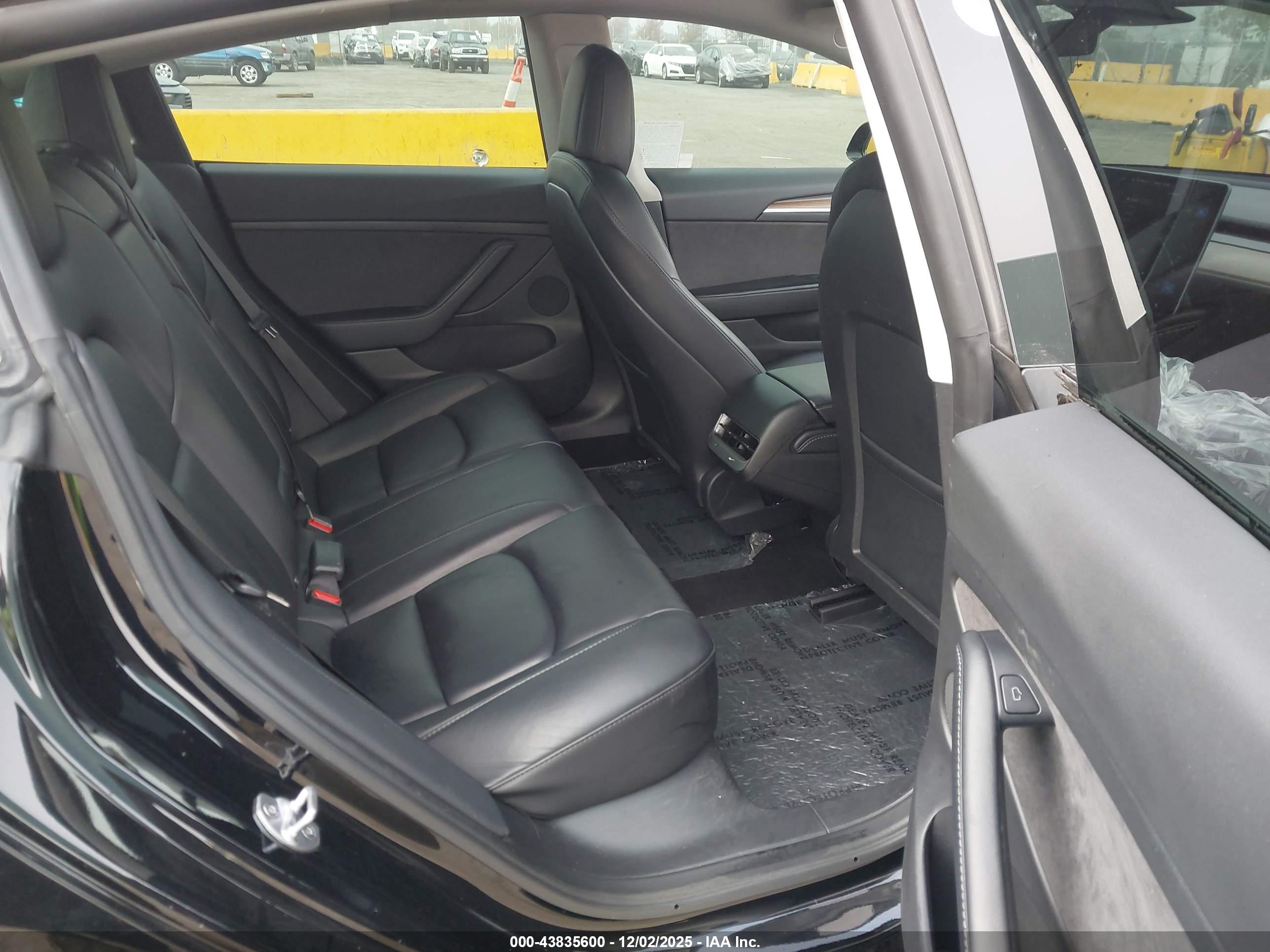 TESLA MODEL image 8