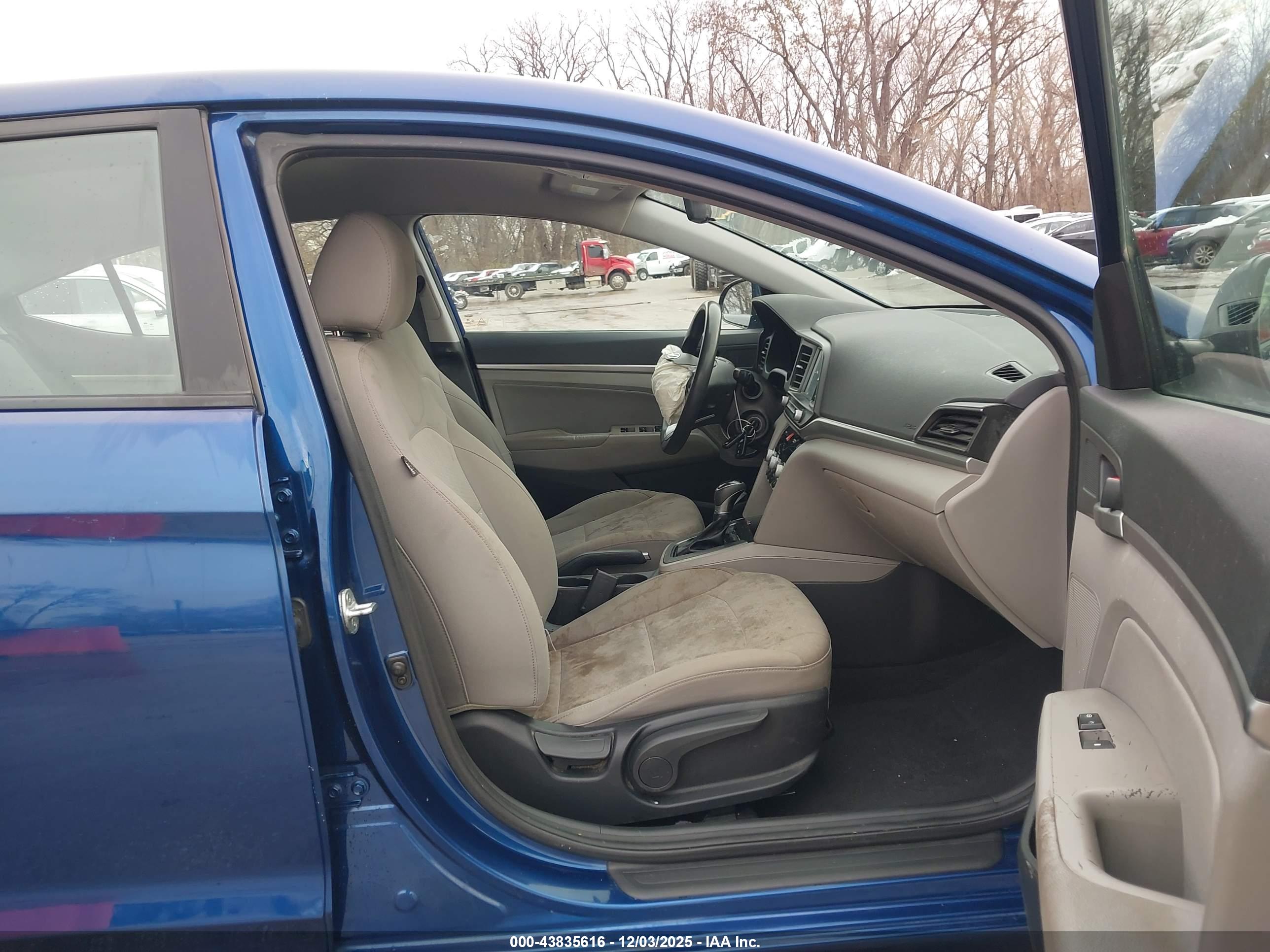 HYUNDAI ELANTRA image 5
