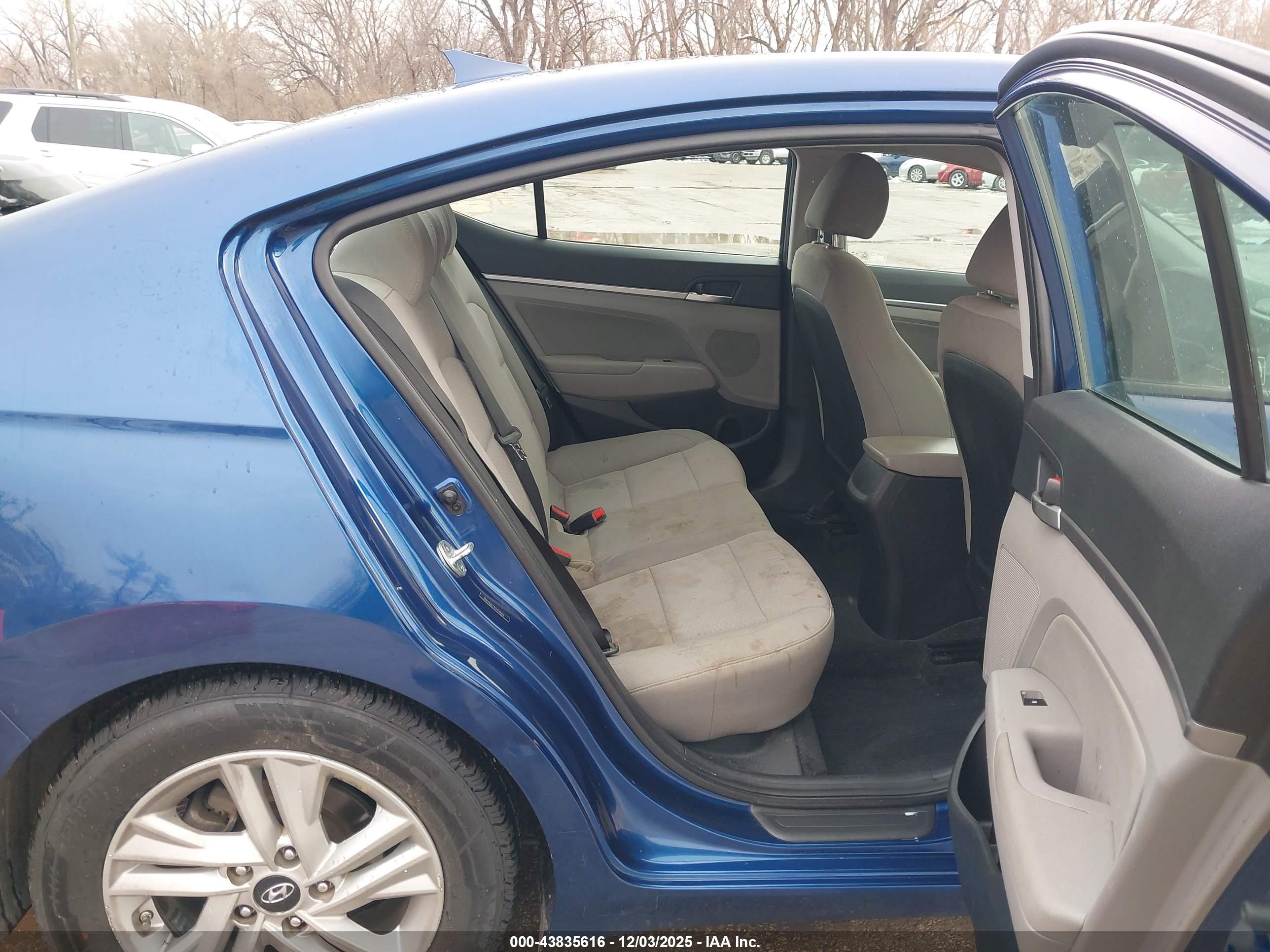 HYUNDAI ELANTRA image 8