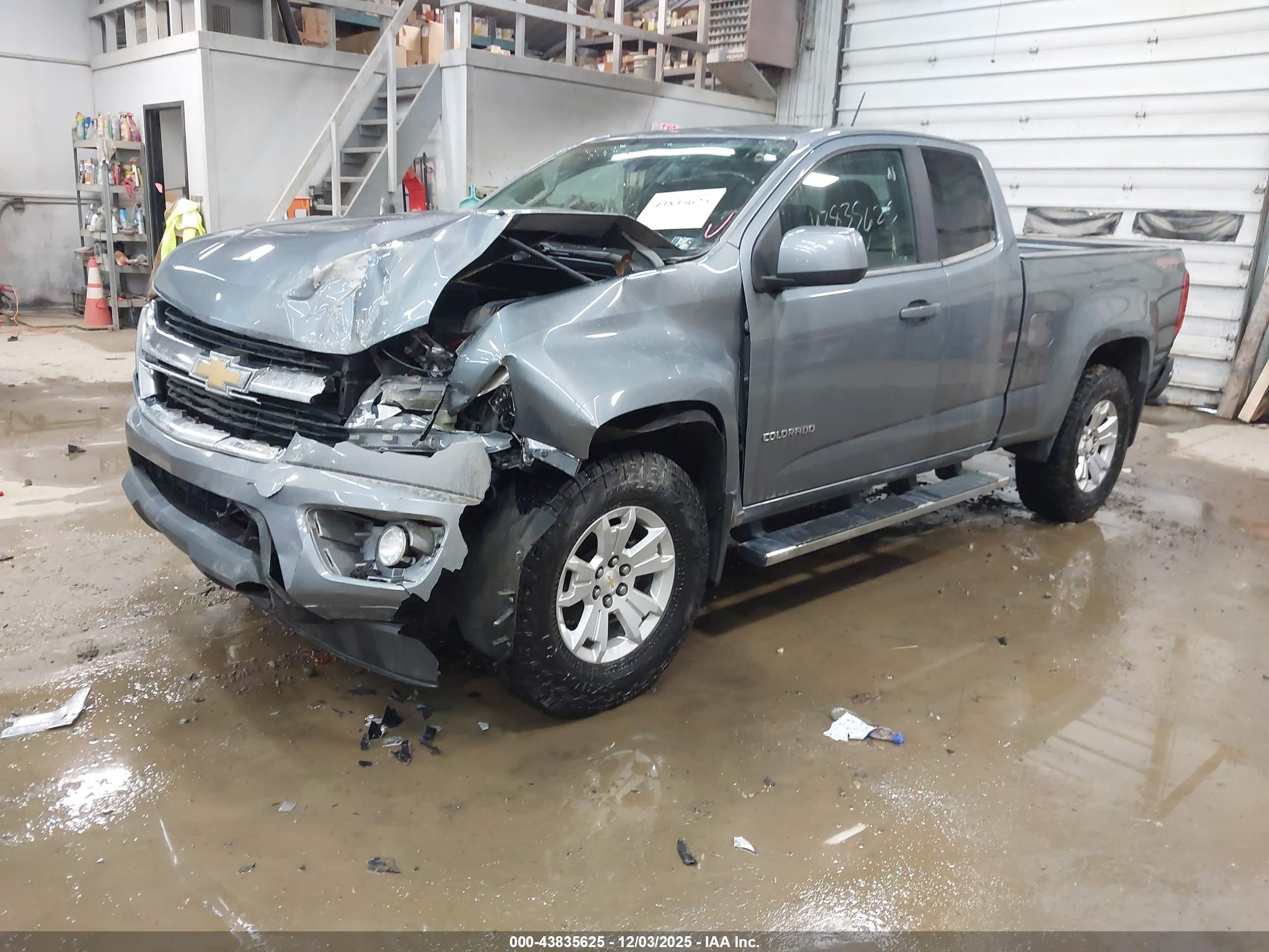 CHEVROLET COLORADO image 2