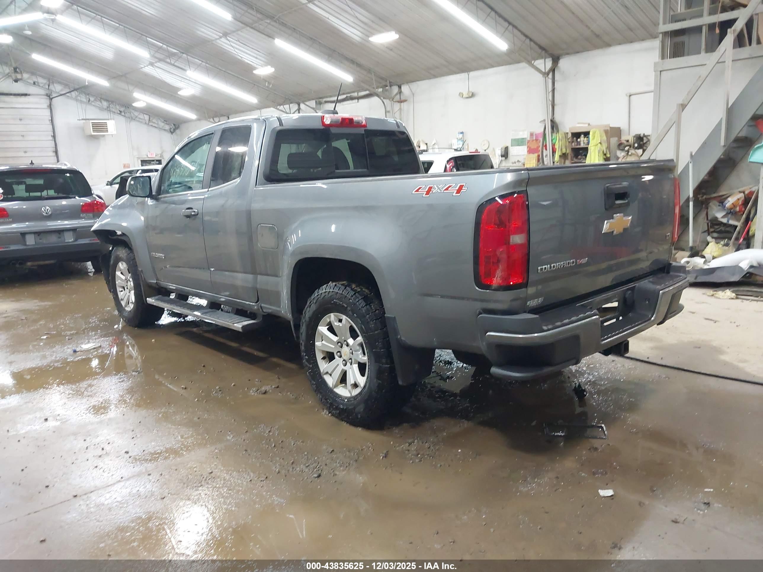 CHEVROLET COLORADO image 3