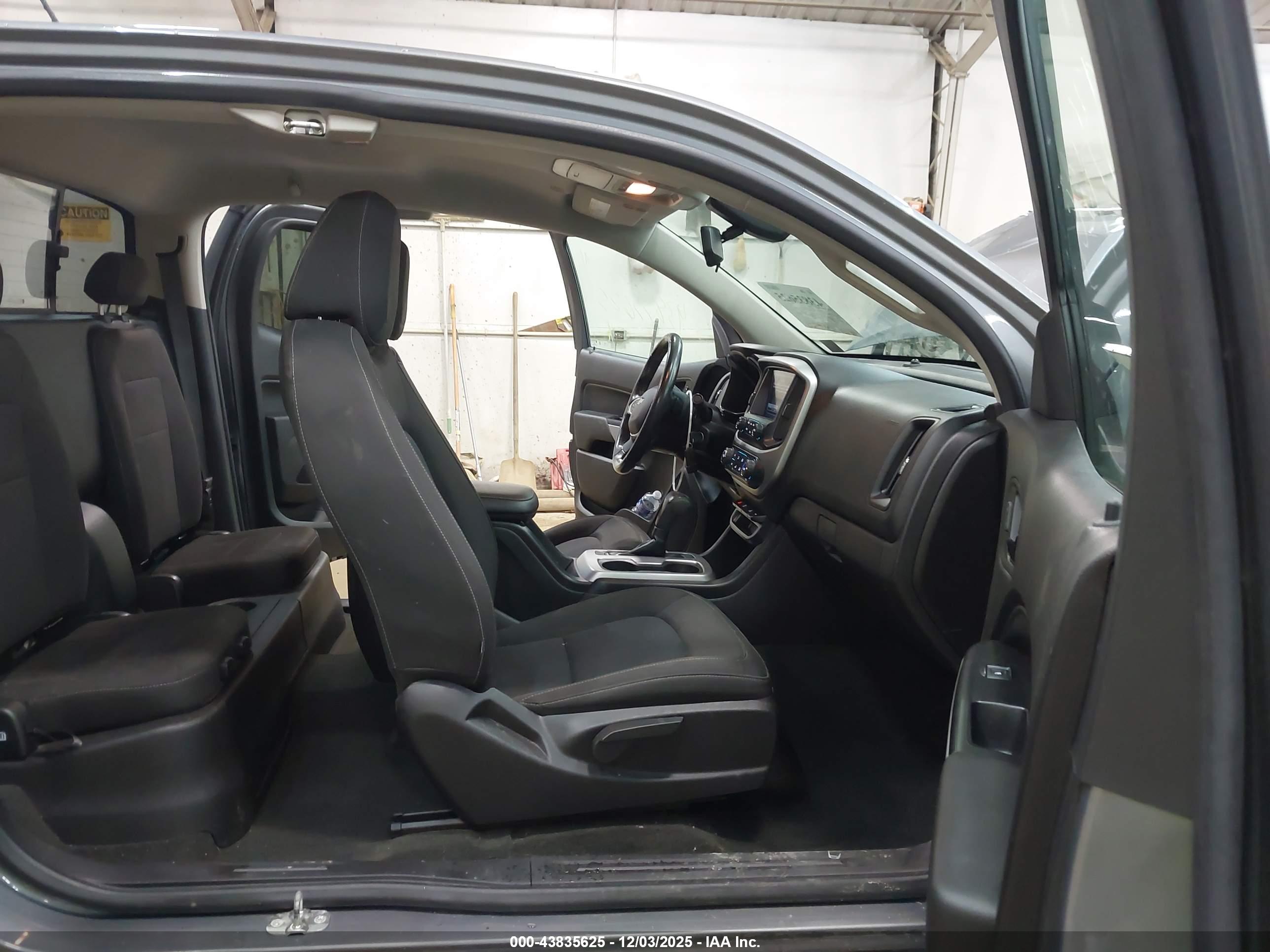 CHEVROLET COLORADO image 5