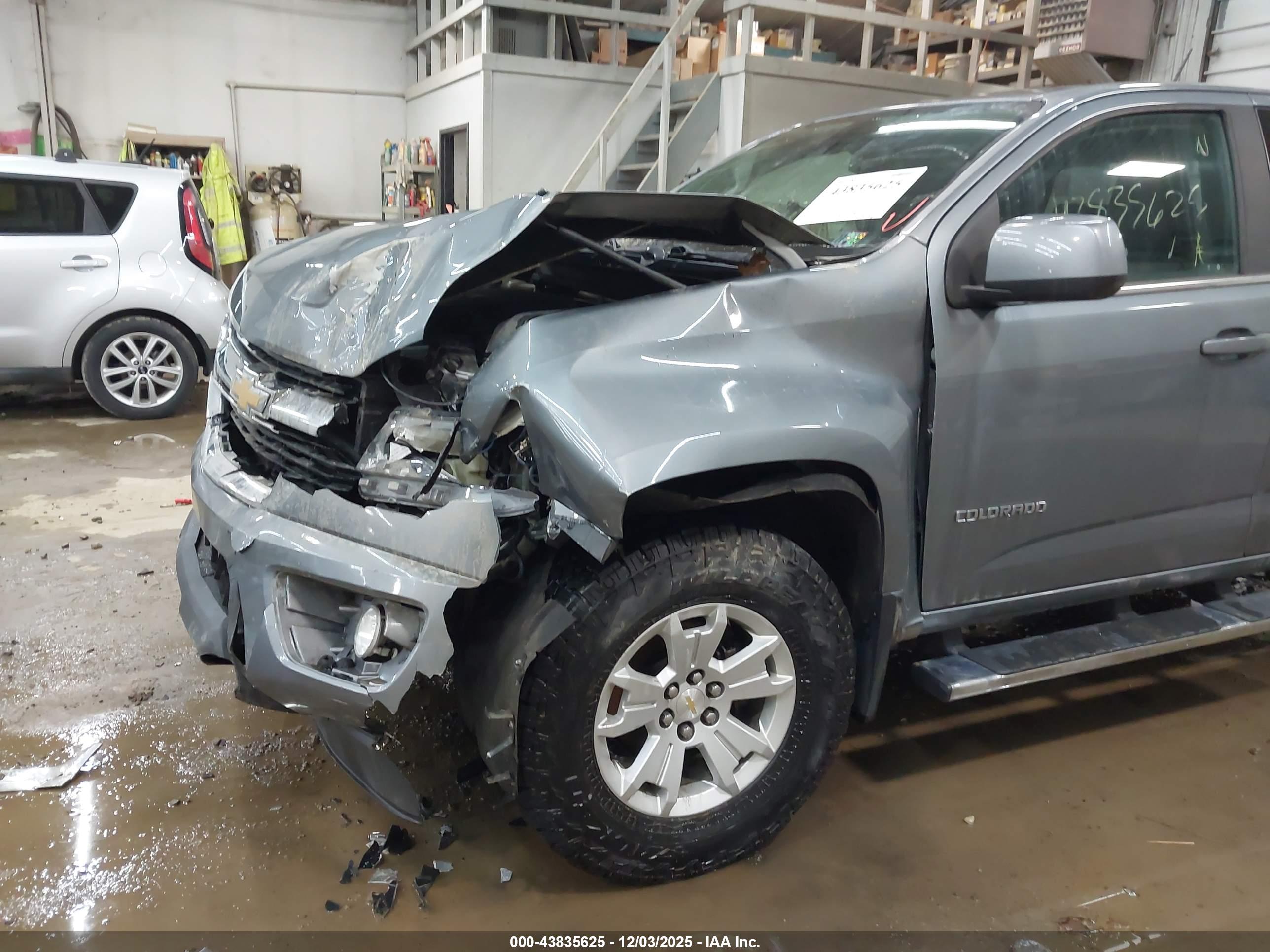 CHEVROLET COLORADO image 6