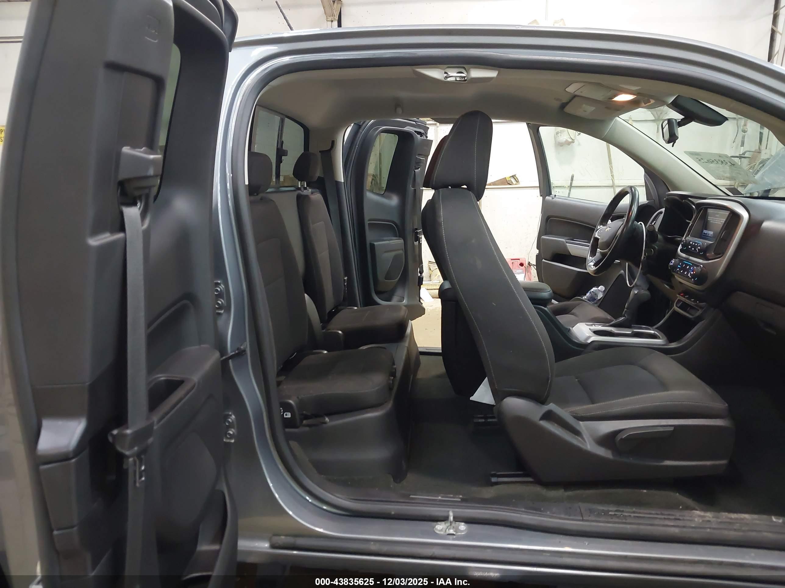 CHEVROLET COLORADO image 8