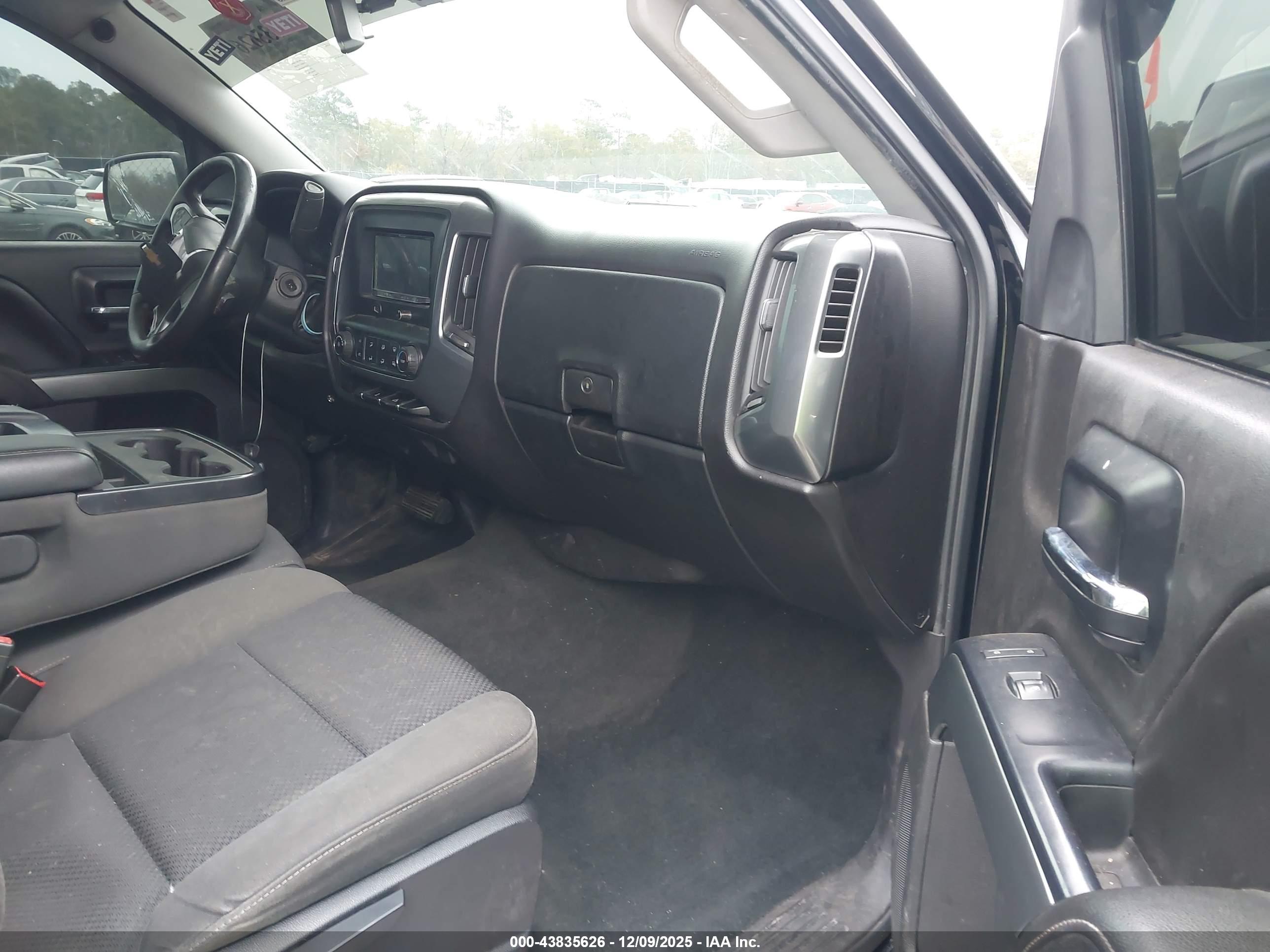 CHEVROLET SILVERADO image 5