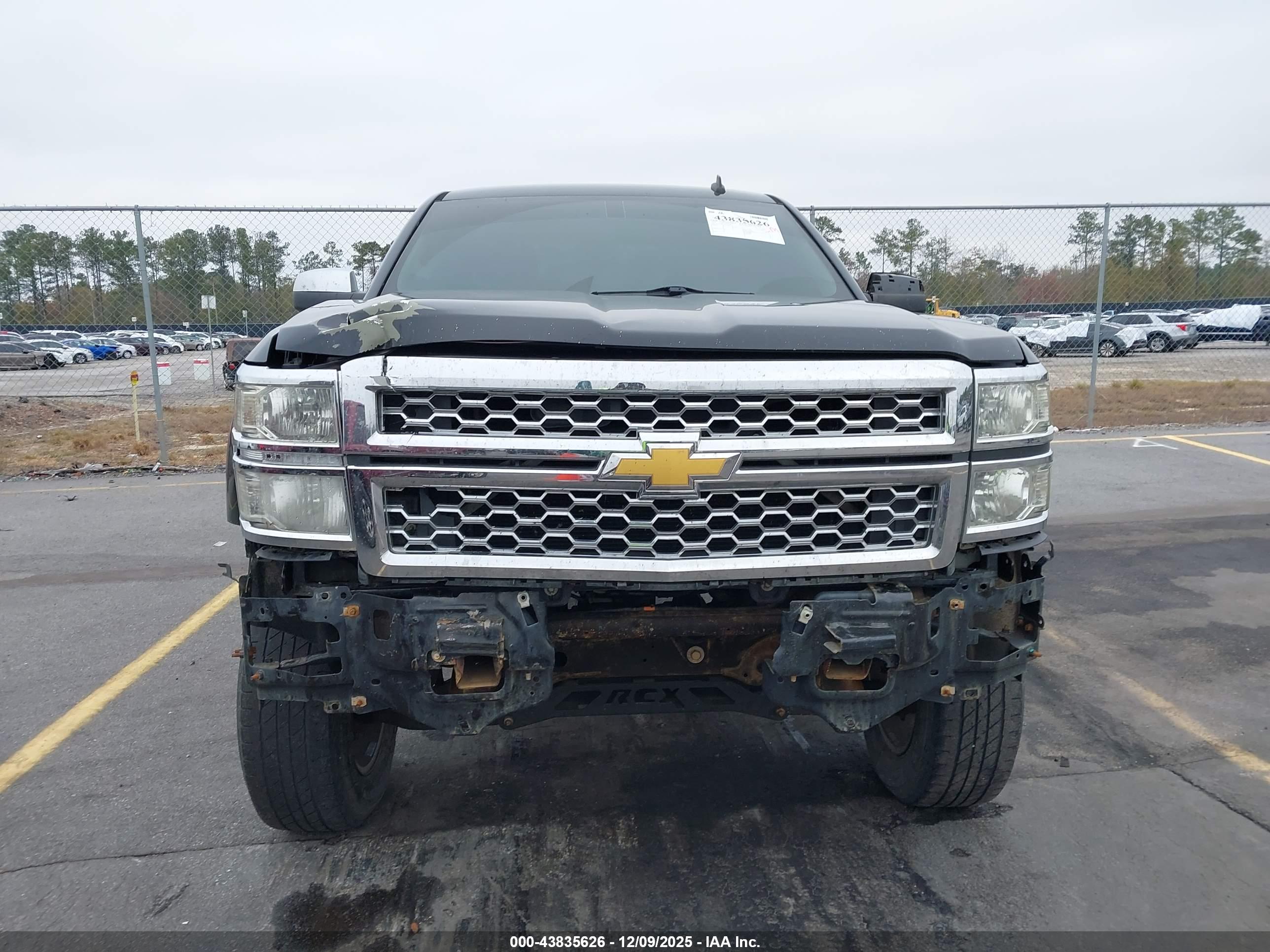 CHEVROLET SILVERADO image 6