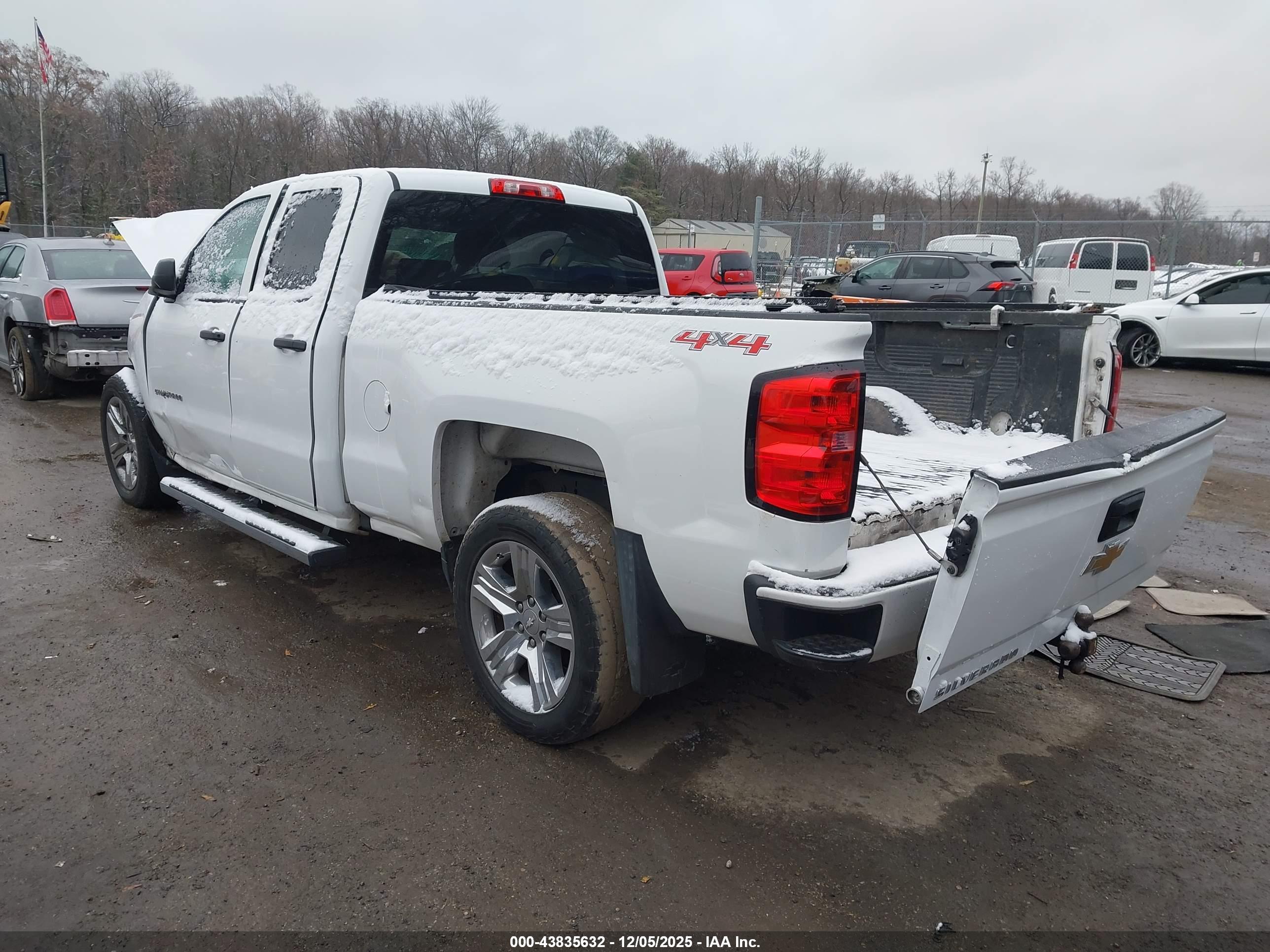 CHEVROLET SILVERADO image 3