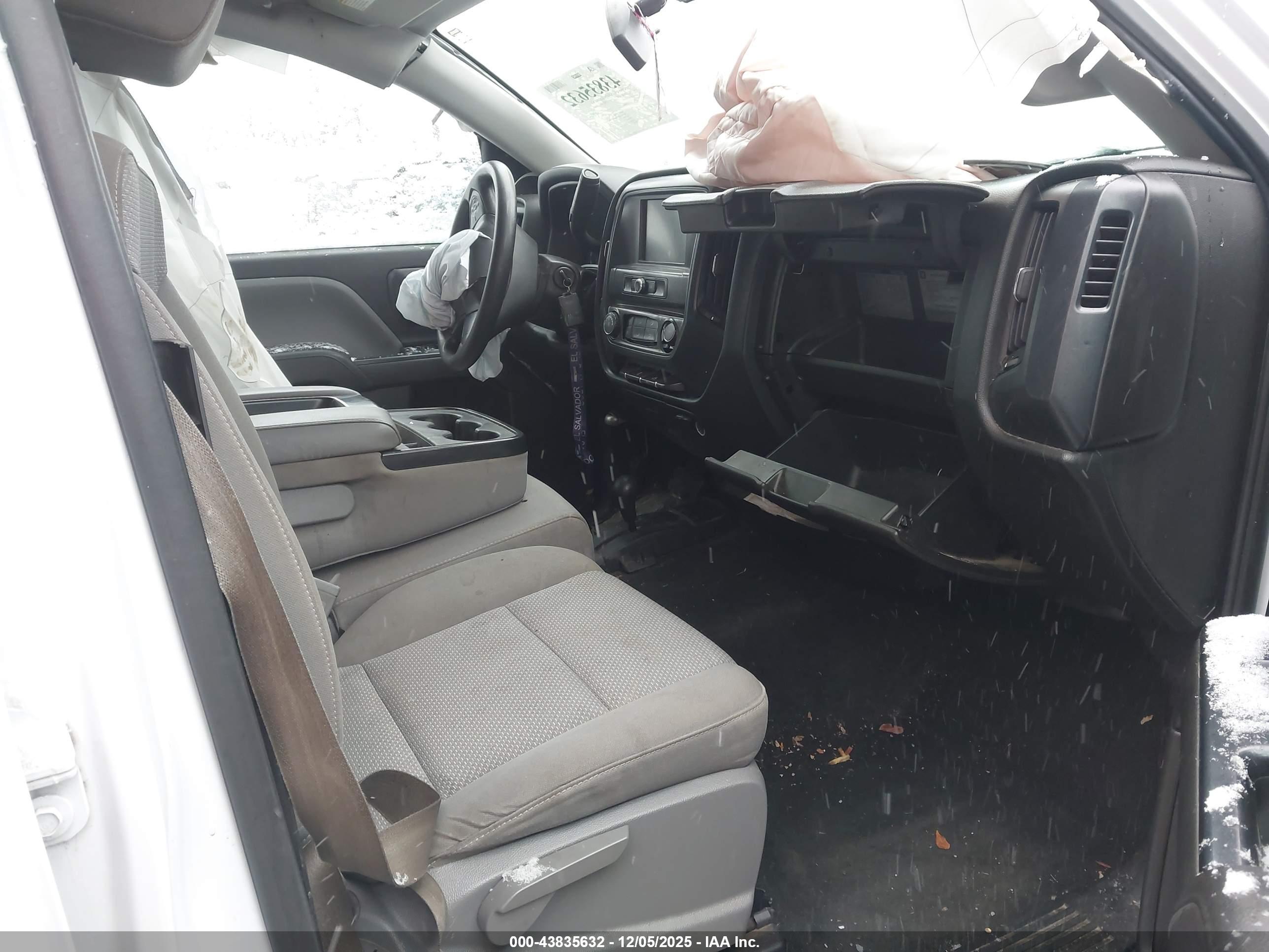 CHEVROLET SILVERADO image 5