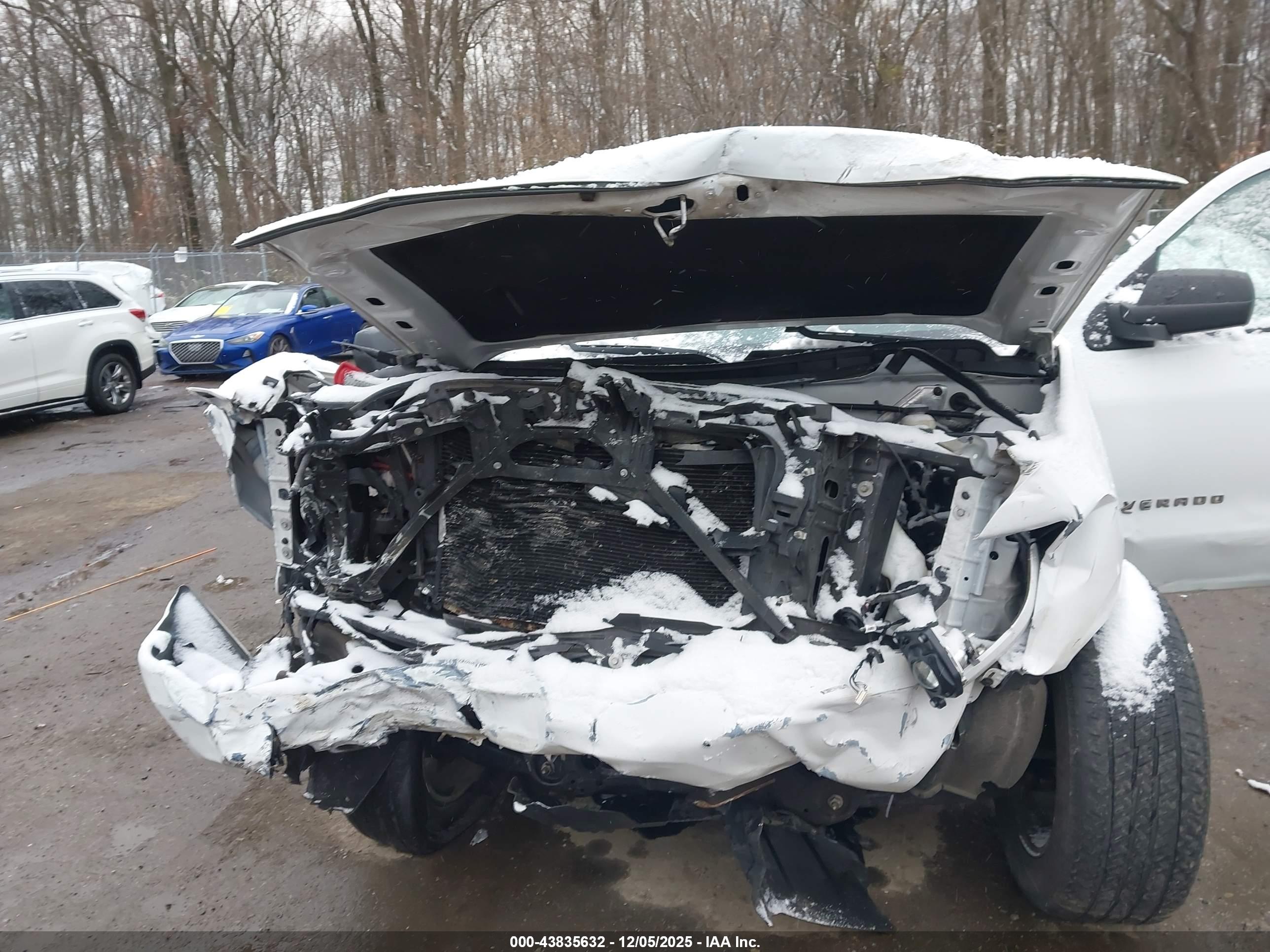 CHEVROLET SILVERADO image 6