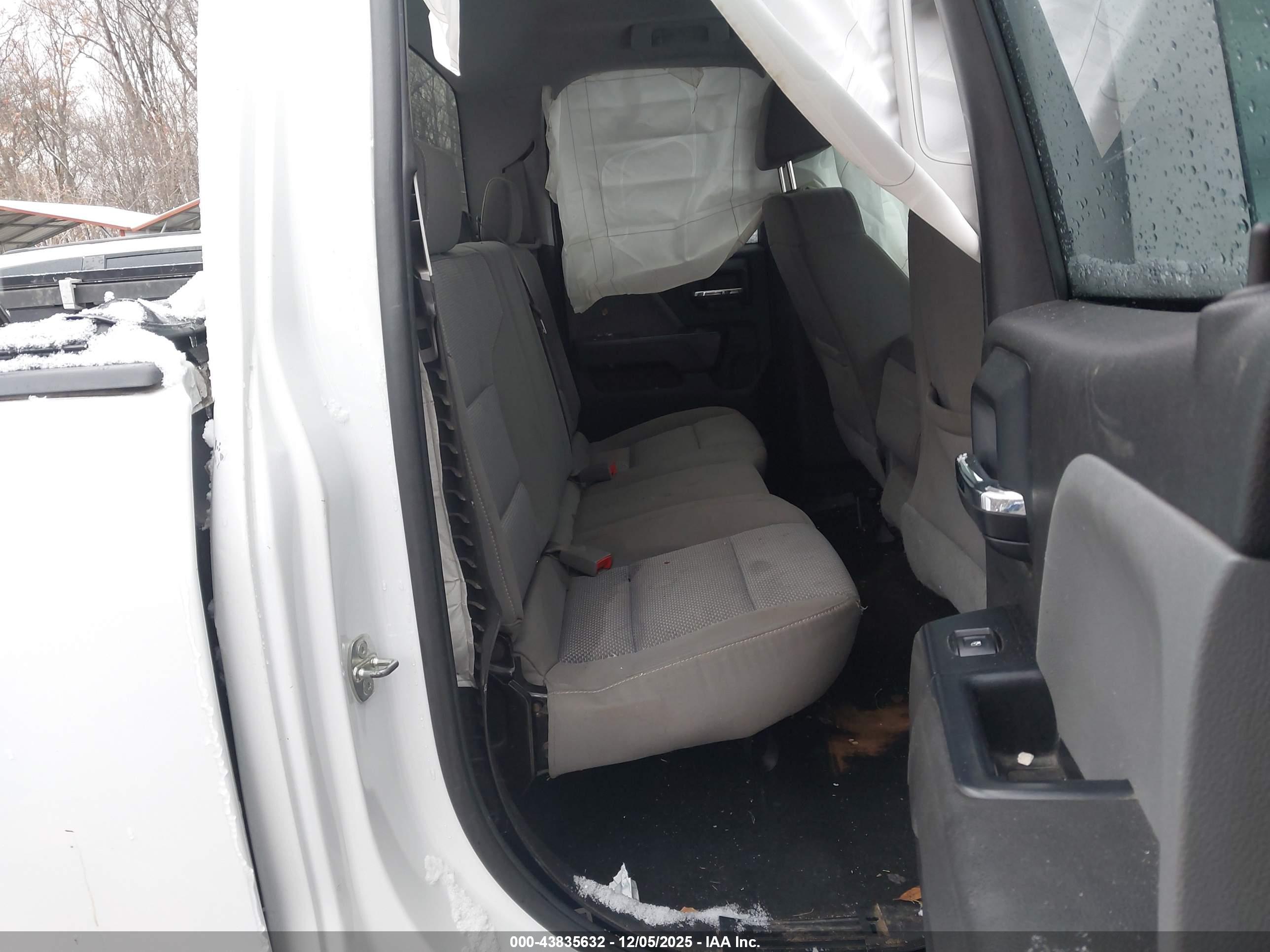 CHEVROLET SILVERADO image 8