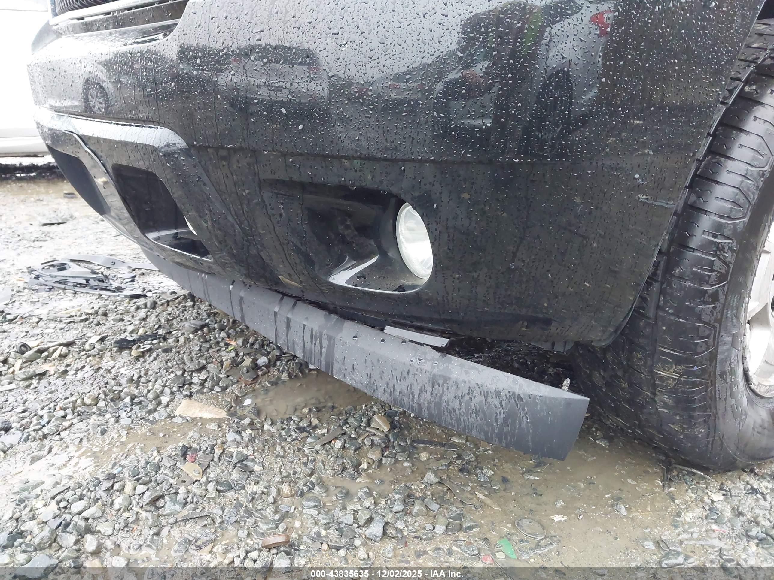 CHEVROLET SUBURBAN image 6
