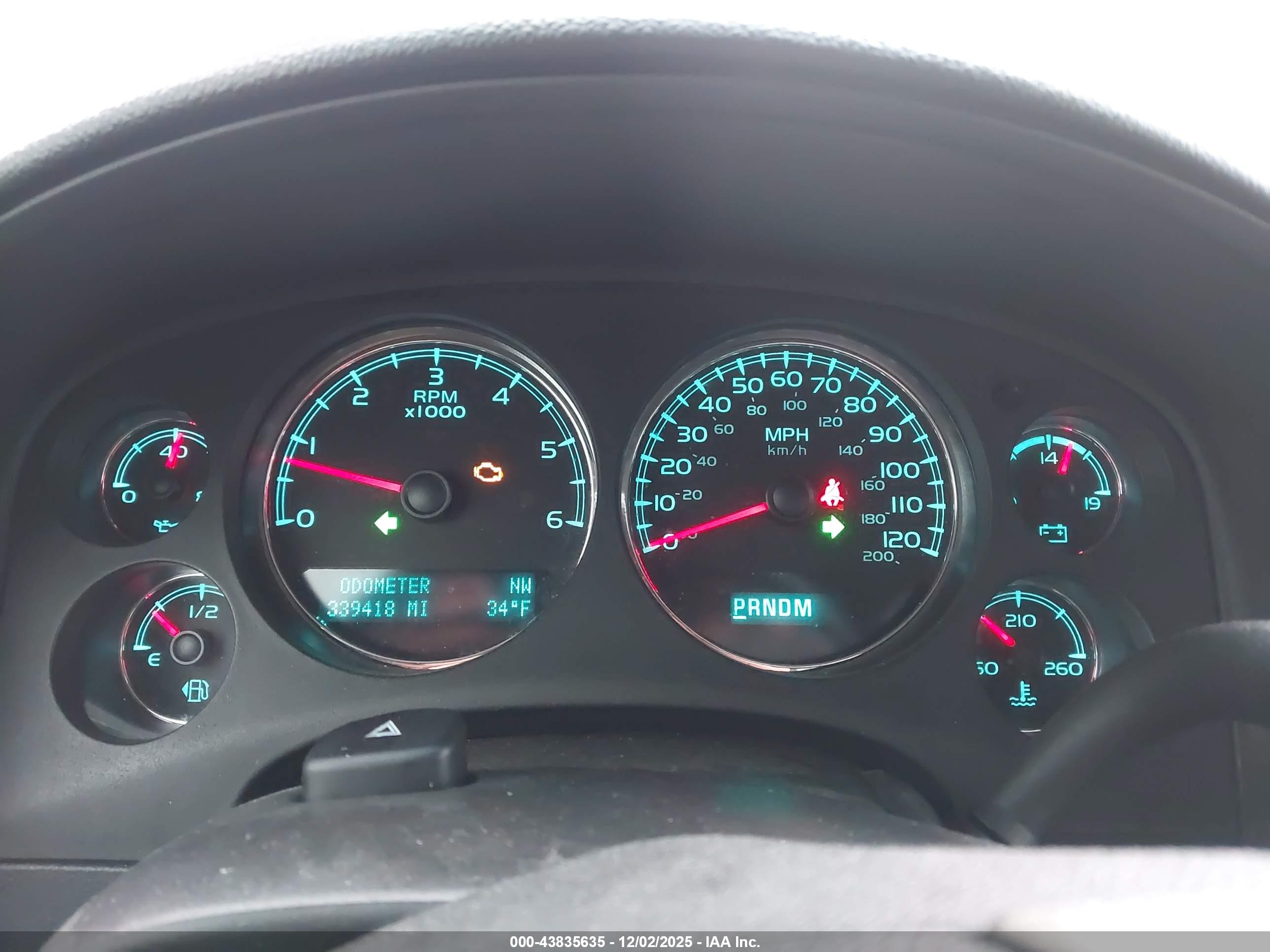 CHEVROLET SUBURBAN image 7