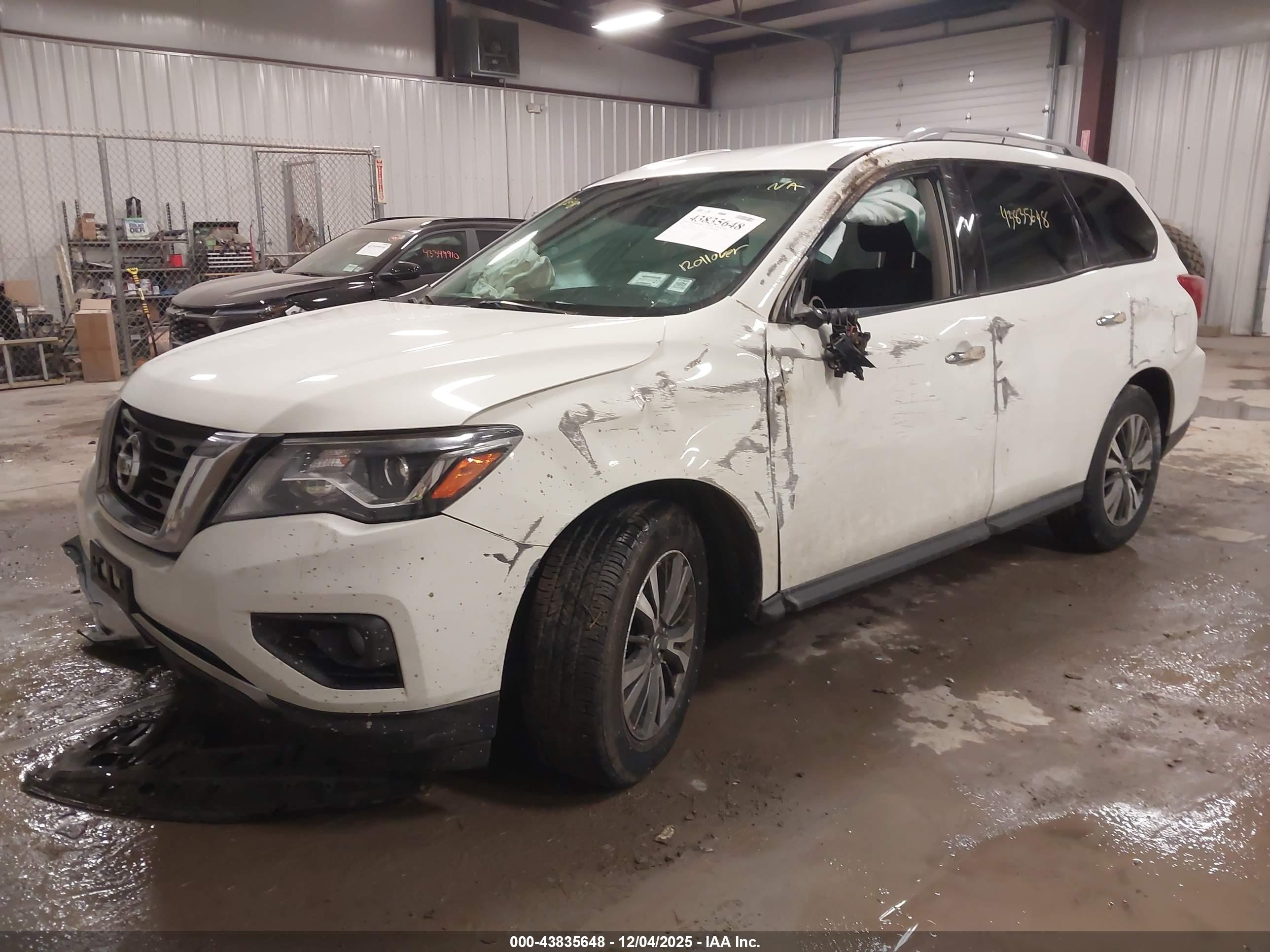 NISSAN PATHFINDER image 2
