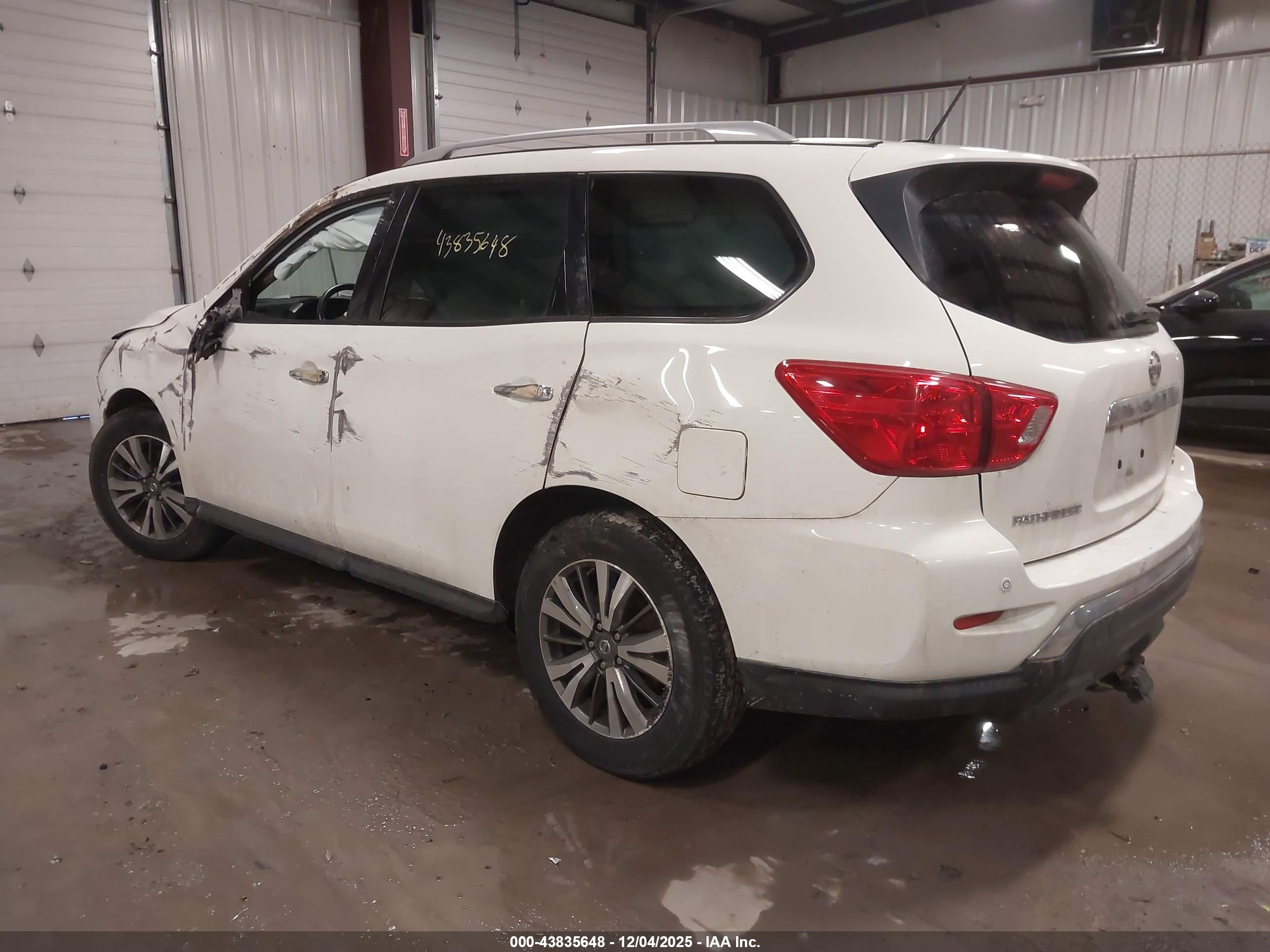 NISSAN PATHFINDER image 3