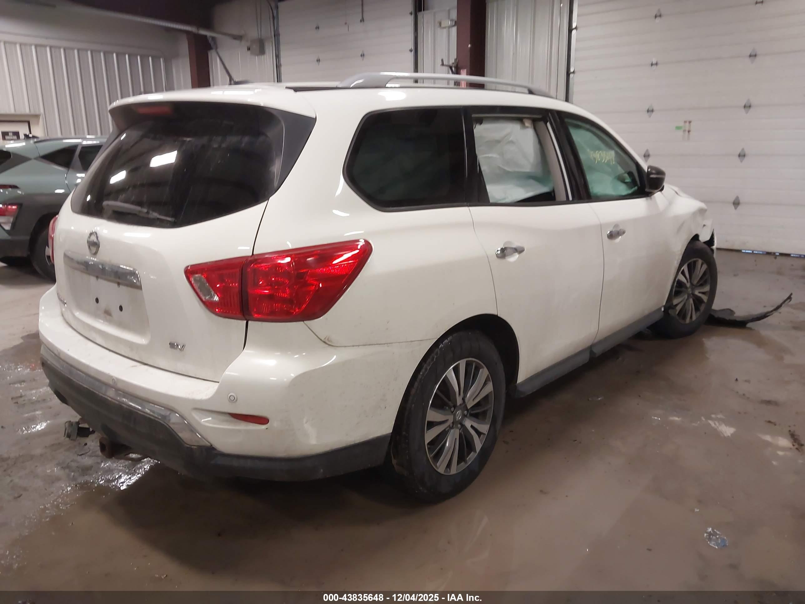 NISSAN PATHFINDER image 4