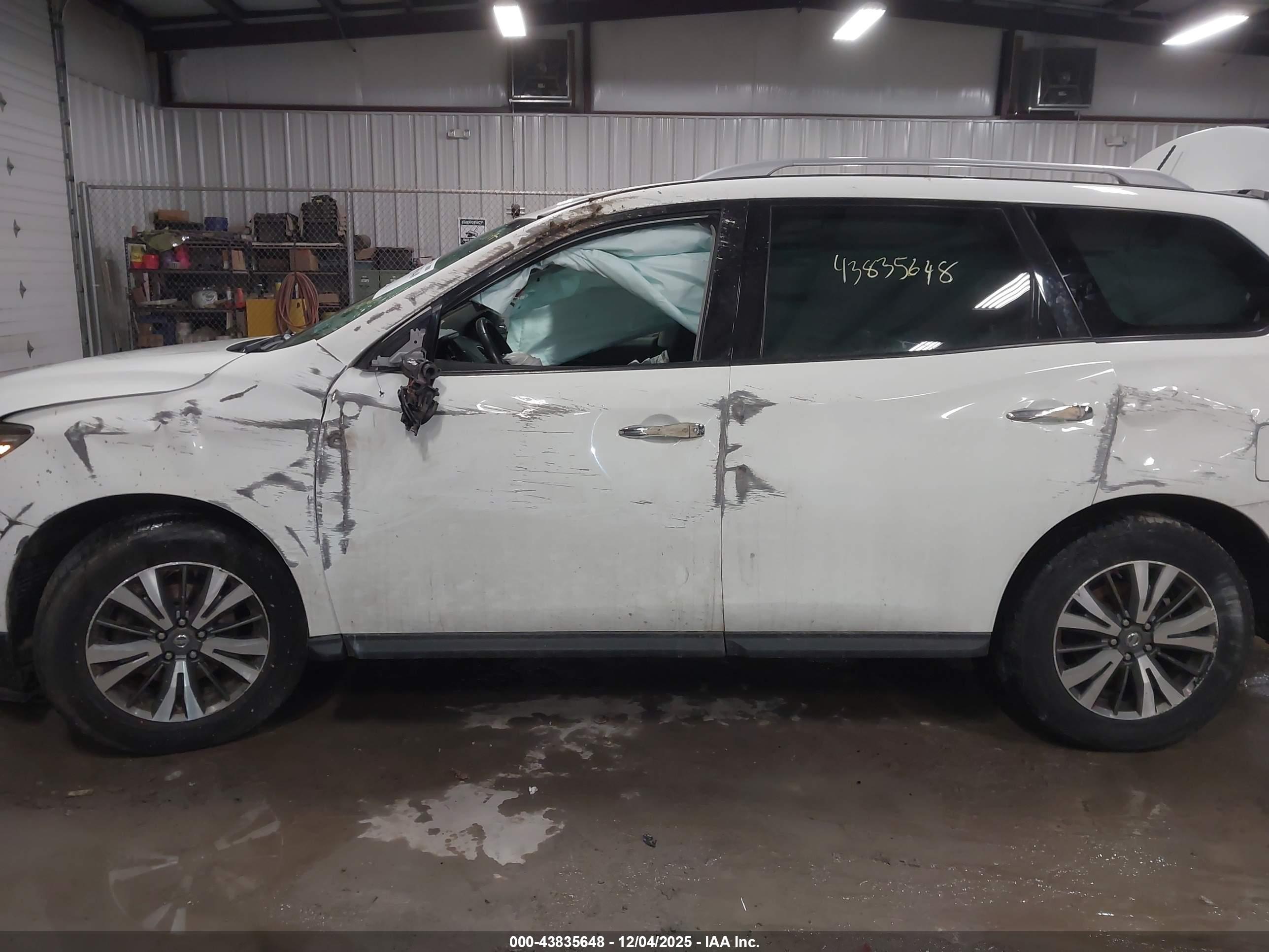 NISSAN PATHFINDER image 6
