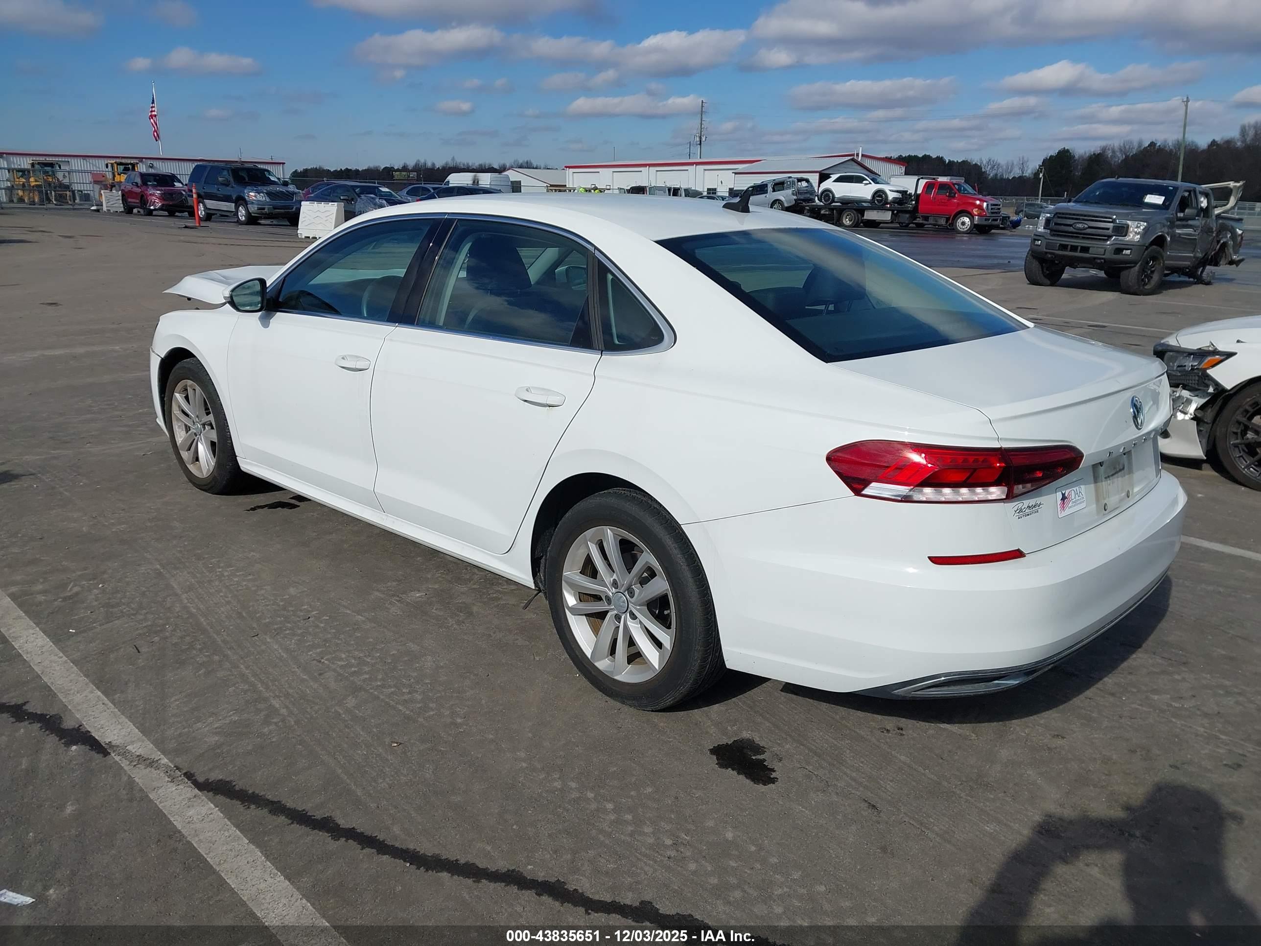 VOLKSWAGEN PASSAT image 3