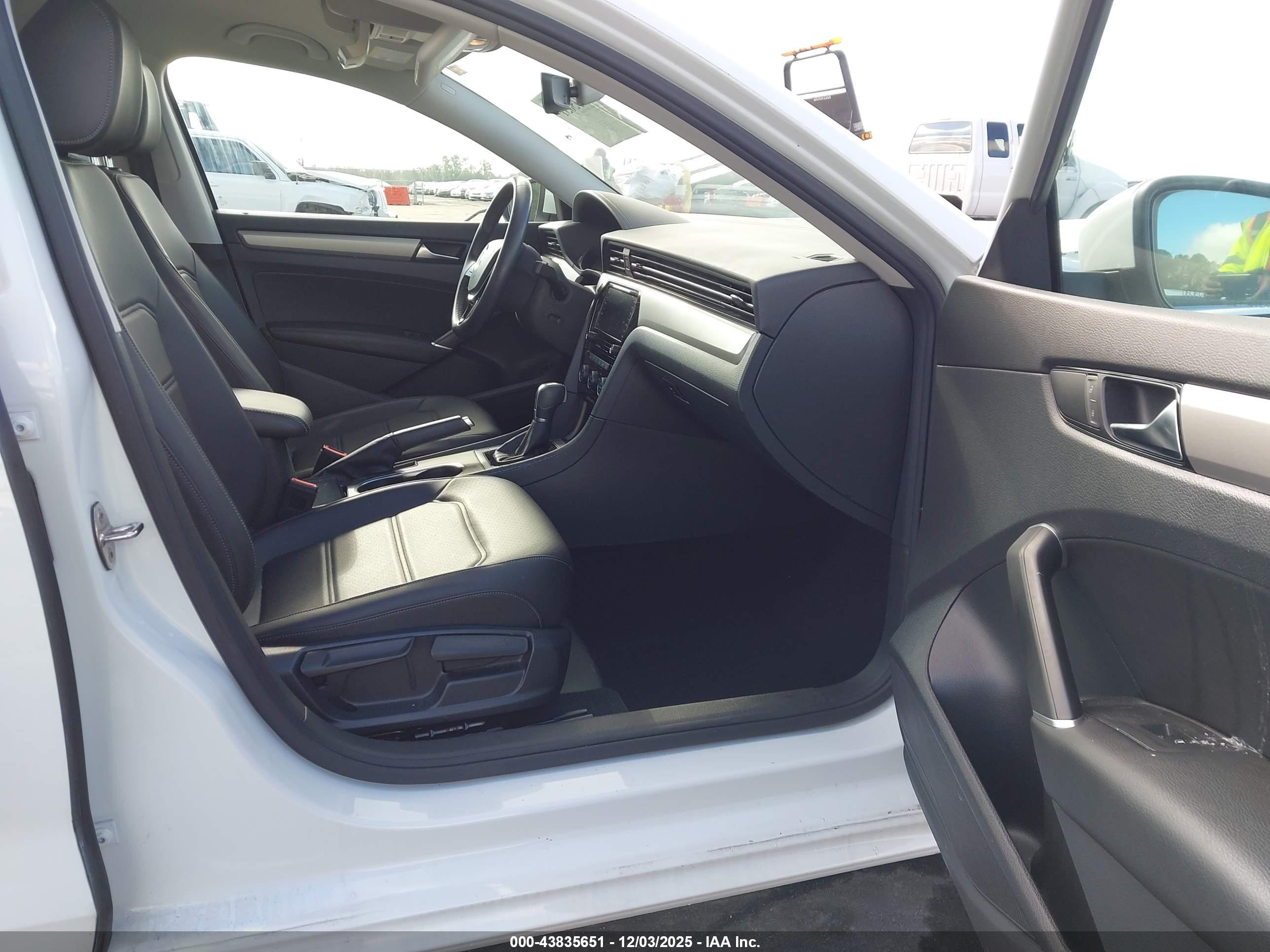VOLKSWAGEN PASSAT image 5