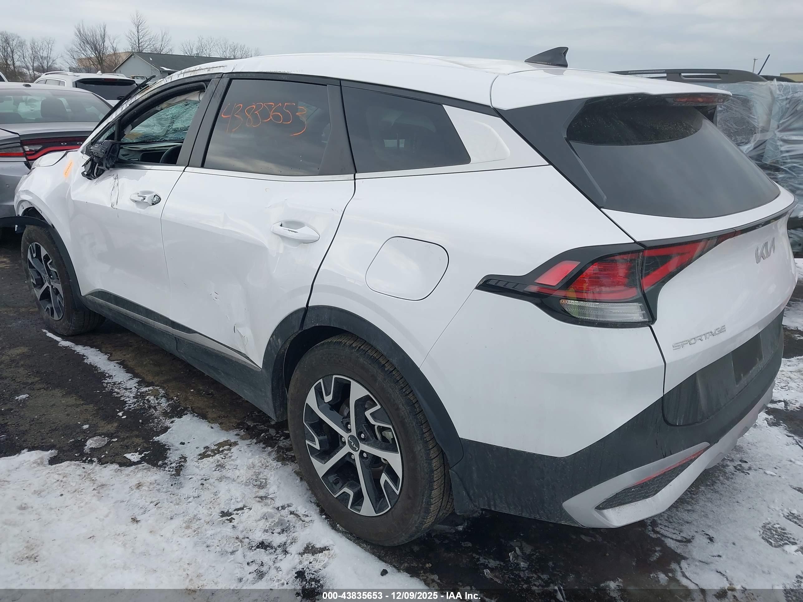 KIA SPORTAGE image 3