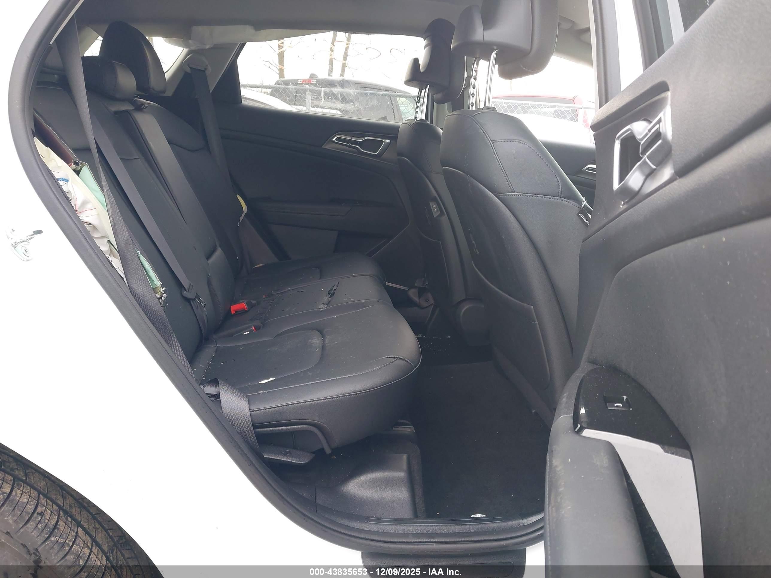 KIA SPORTAGE image 8