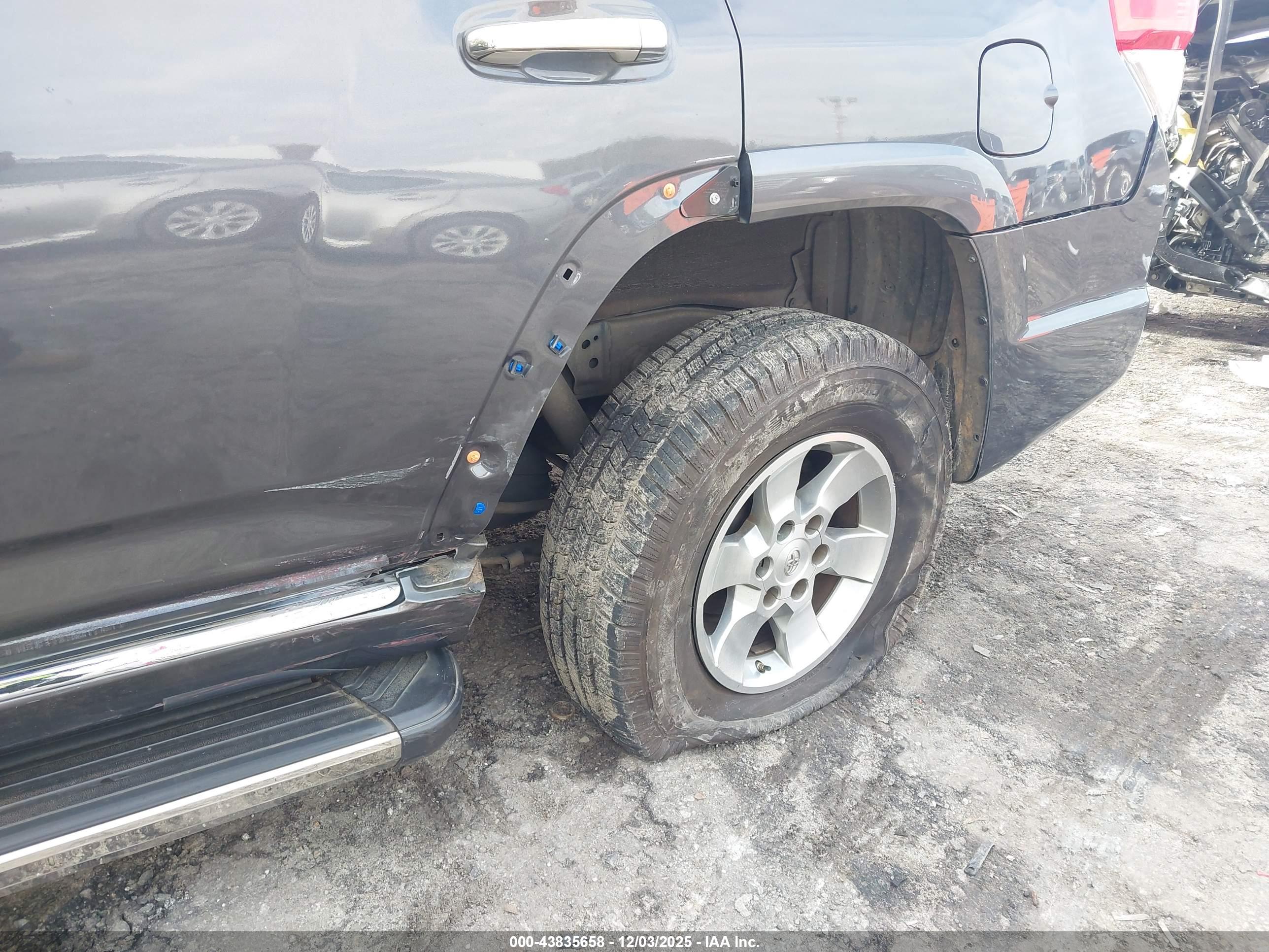 TOYOTA 4RUNNER image 6