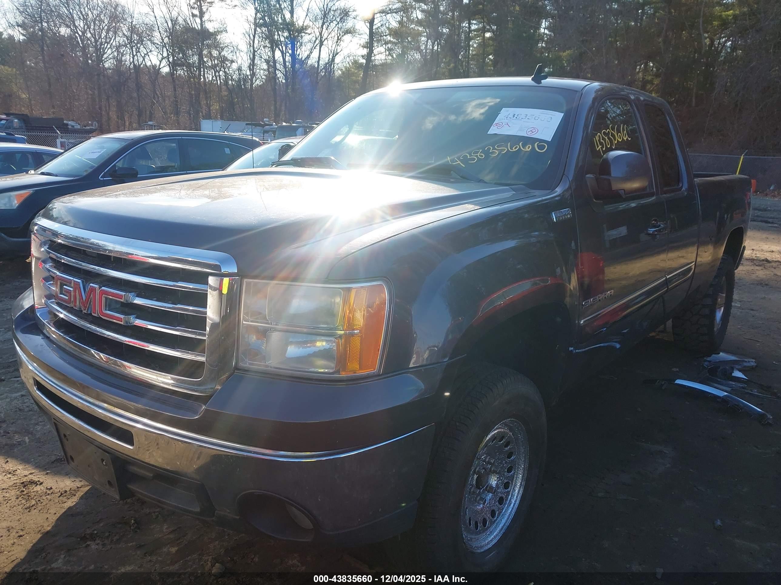 GMC SIERRA image 2