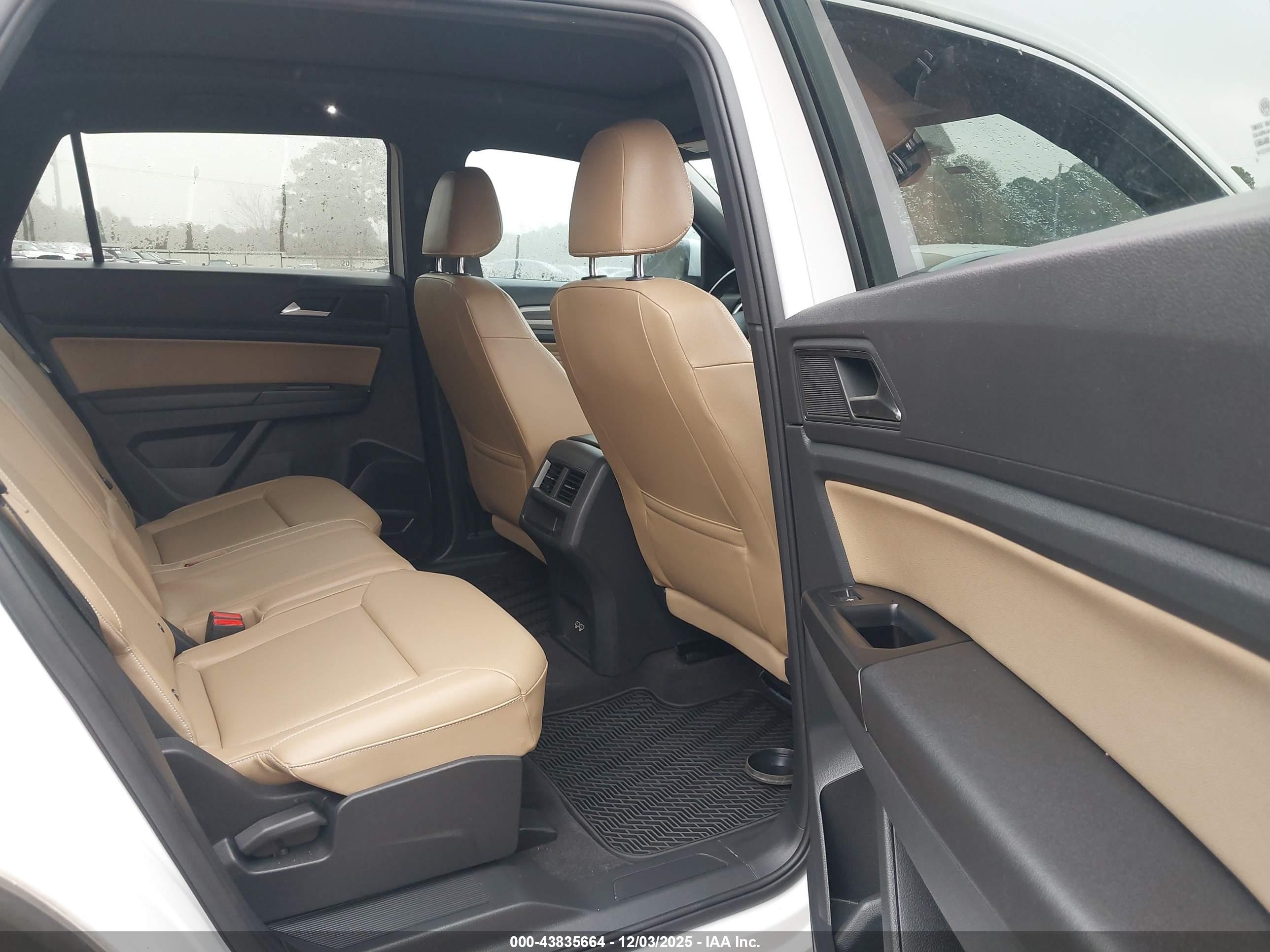 VOLKSWAGEN ATLAS image 8