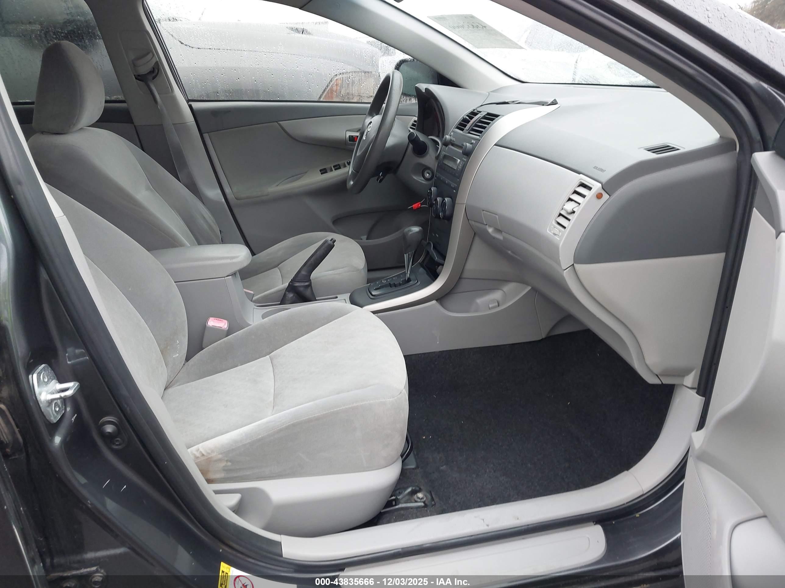 TOYOTA COROLLA image 5