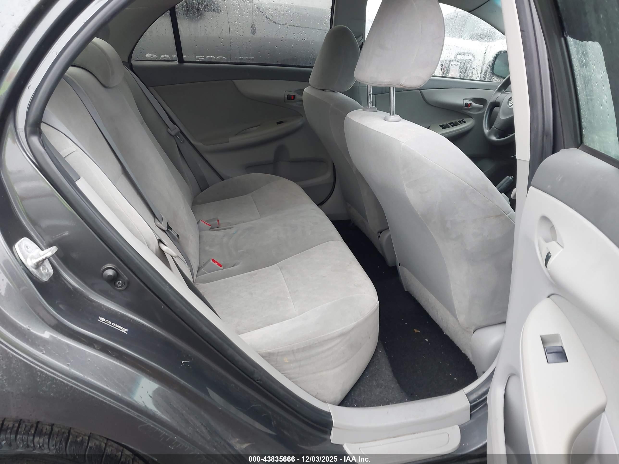 TOYOTA COROLLA image 8