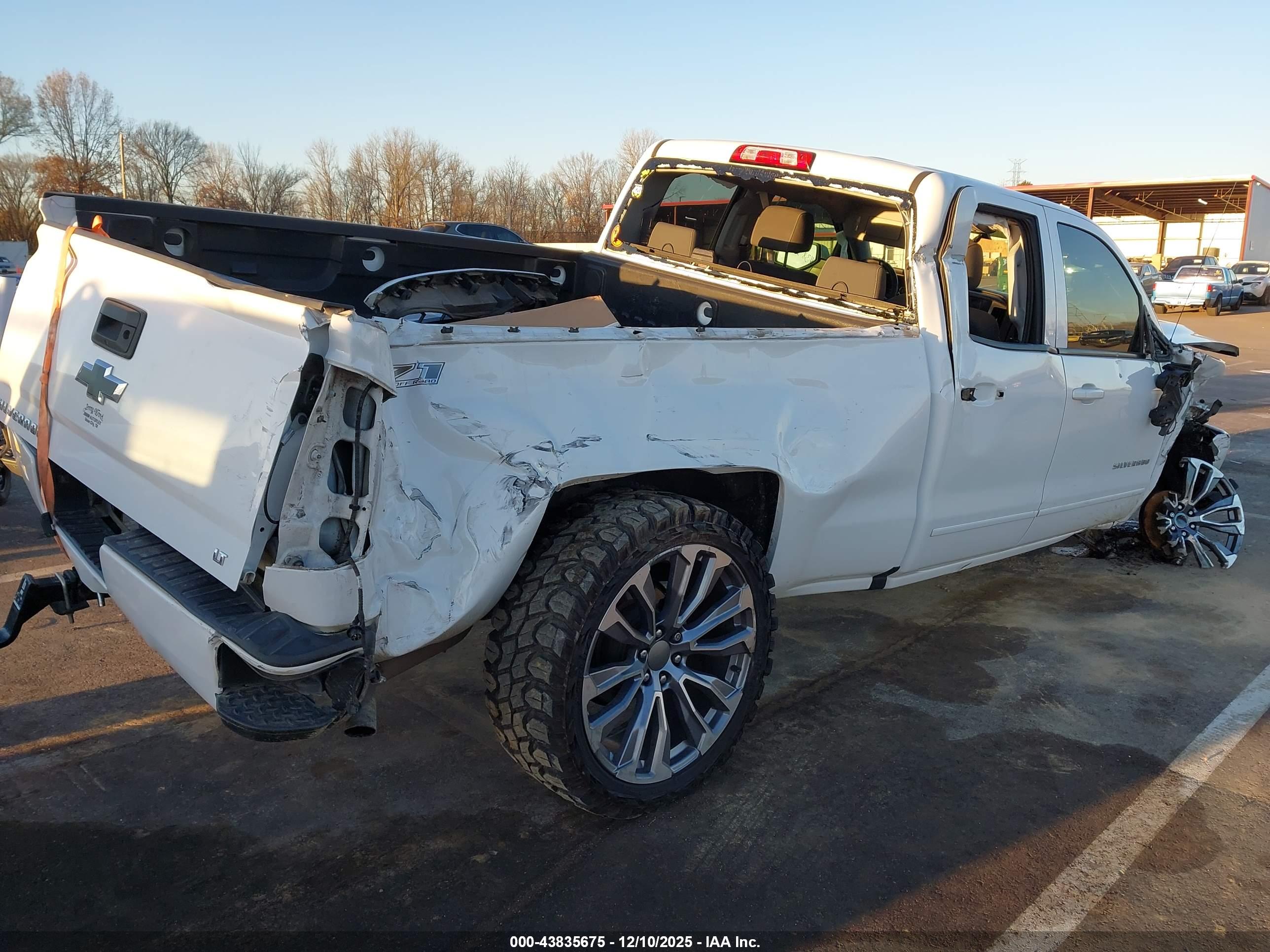 CHEVROLET SILVERADO image 4